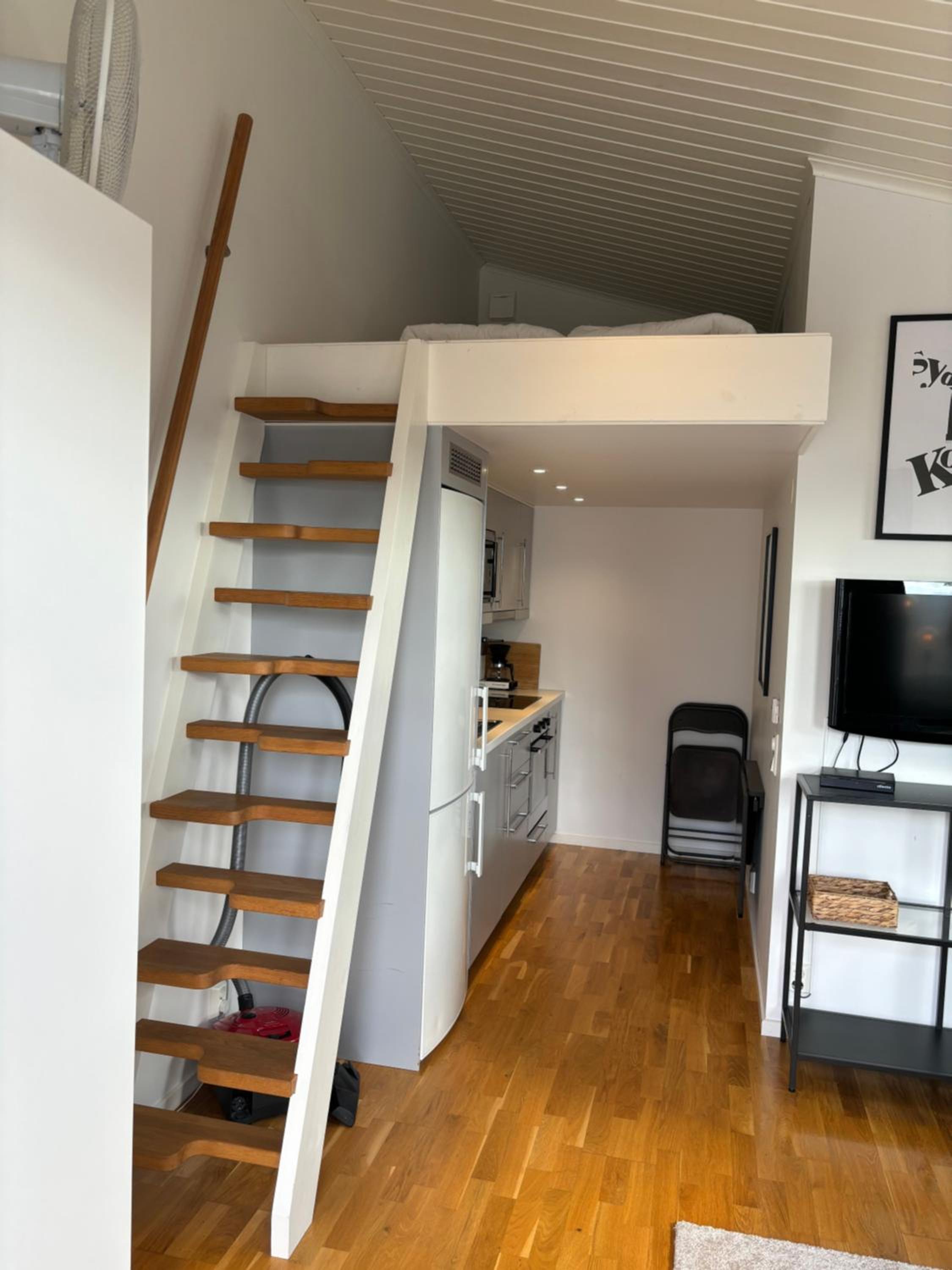One-Bedroom Apartment - Photo 3