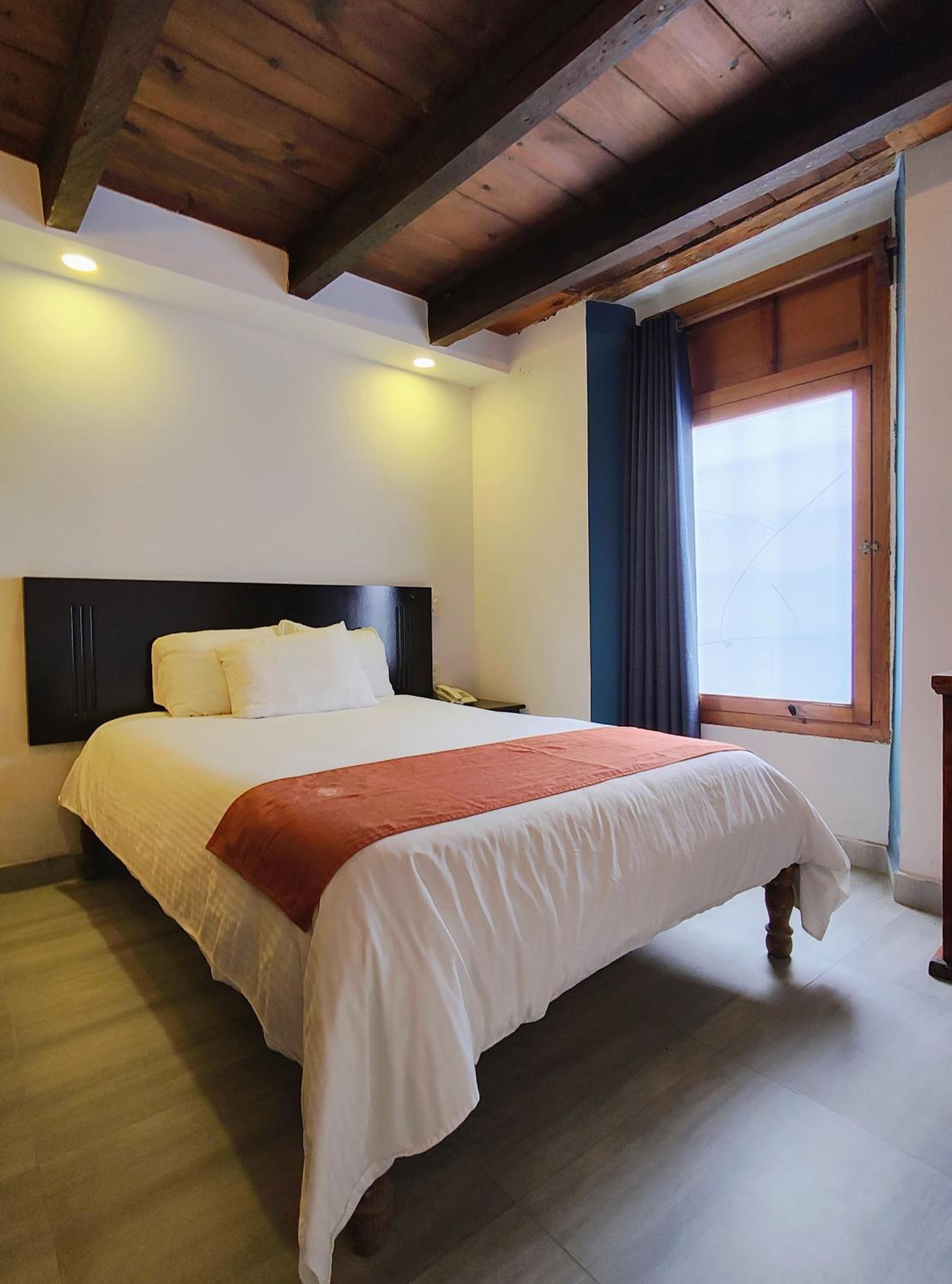 Standard Queen Room - Photo 2