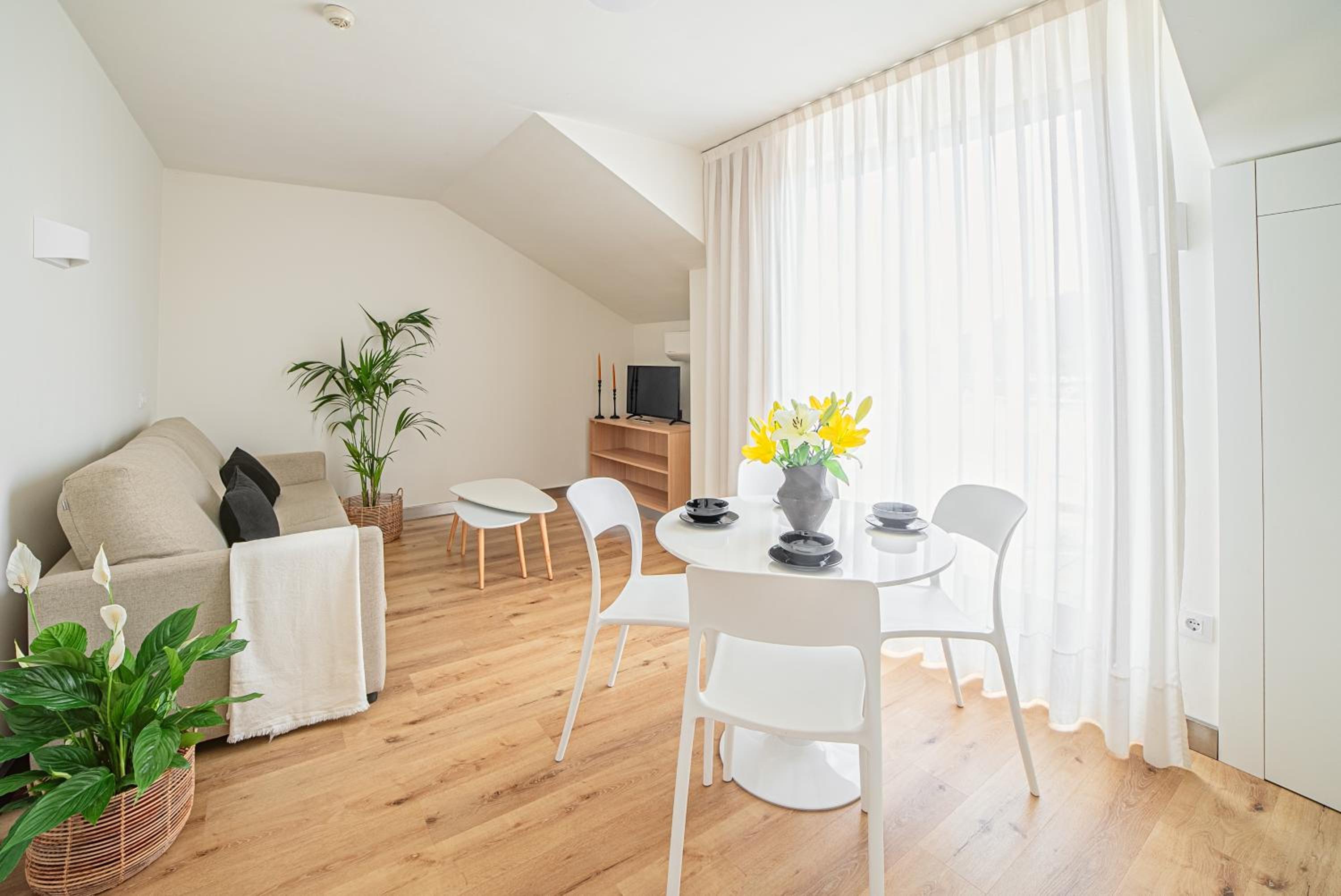 Superior Apartment with View (2 Adults + 1 Child) - Photo 16