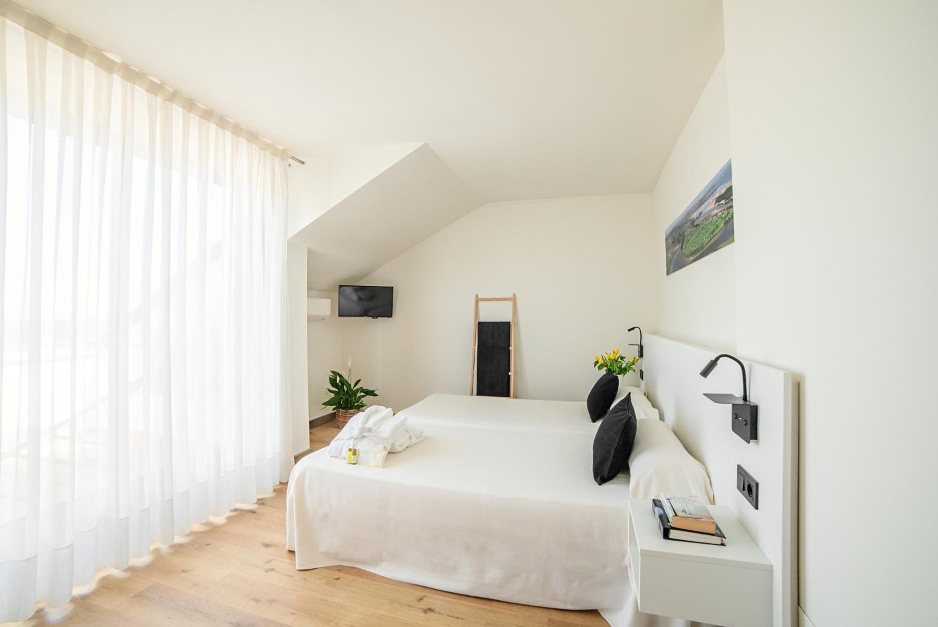 Superior Apartment with View (2 Adults + 1 Child) - Photo 12