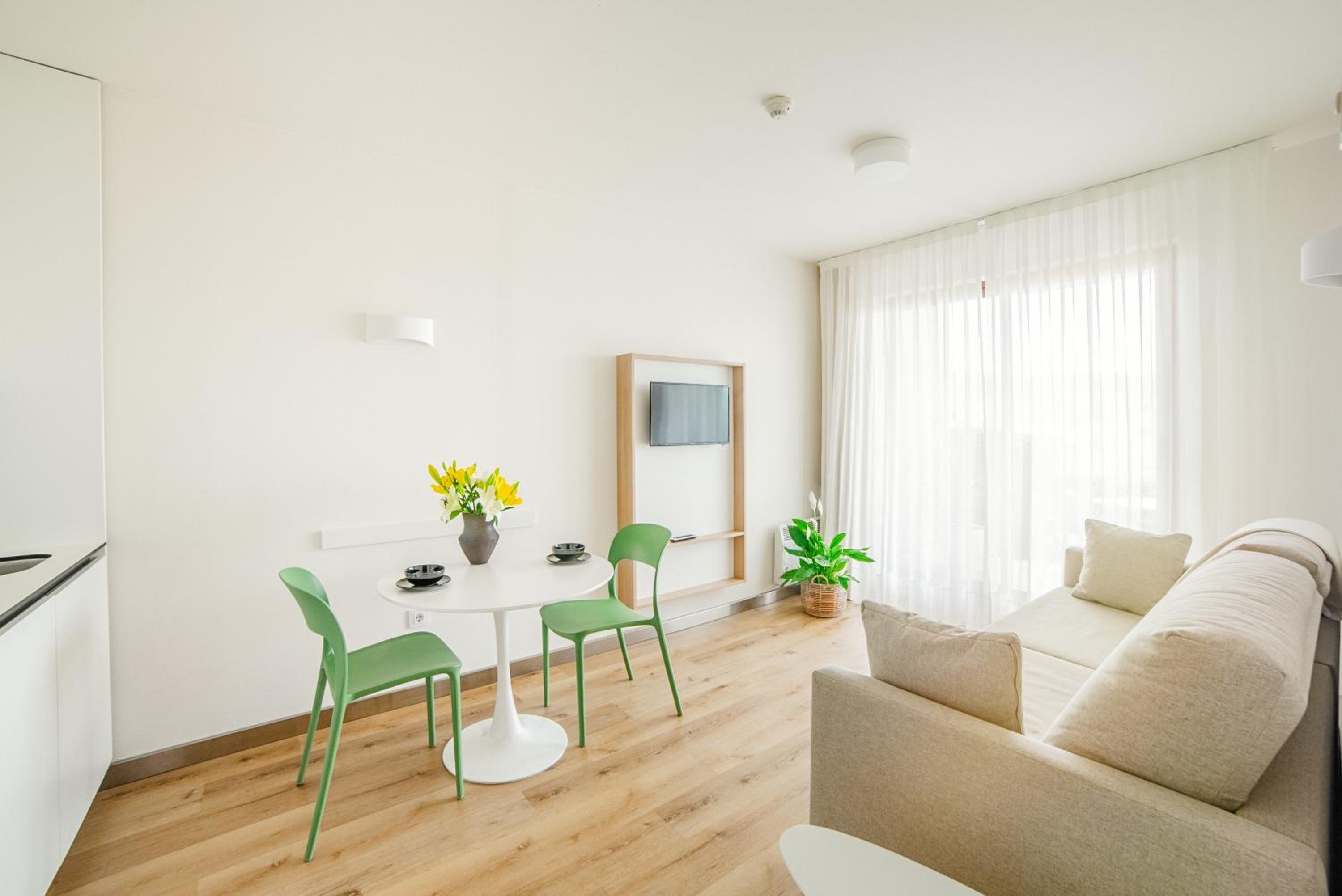 Apartment Premium with Terrace - Photo 5