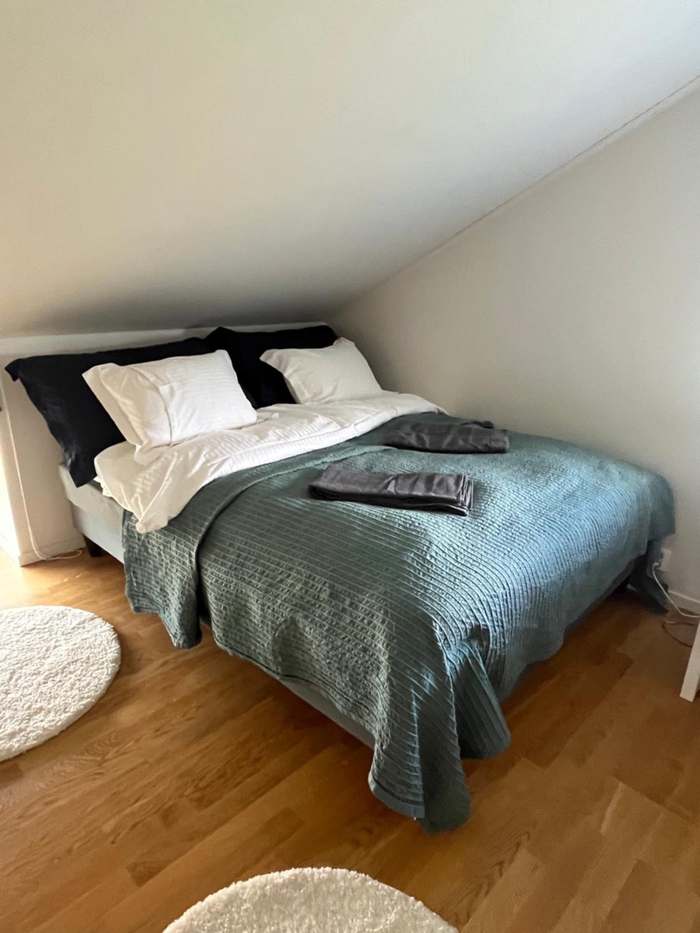 One-Bedroom Apartment photo 1