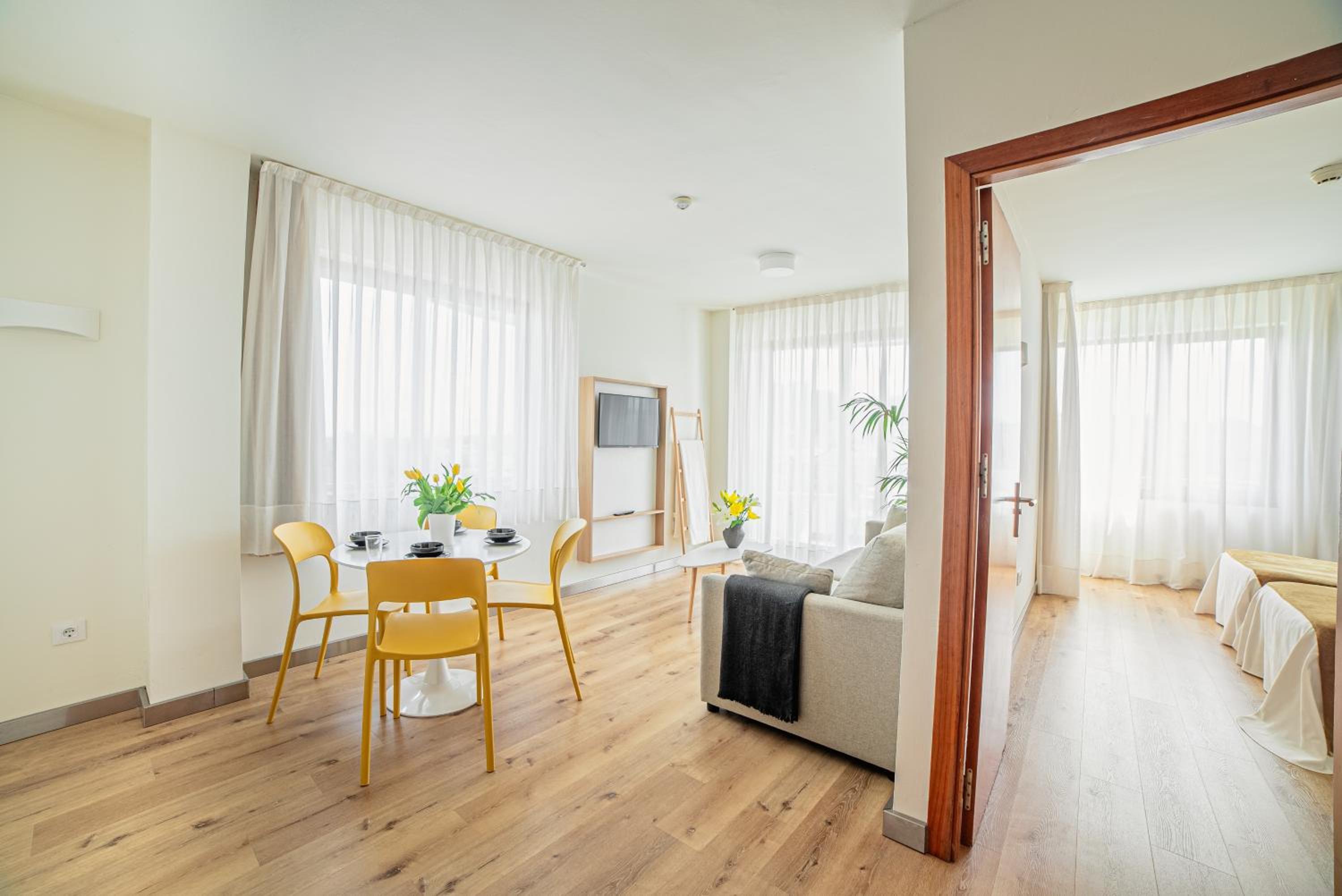 Apartment Premium with Terrace - Photo 7