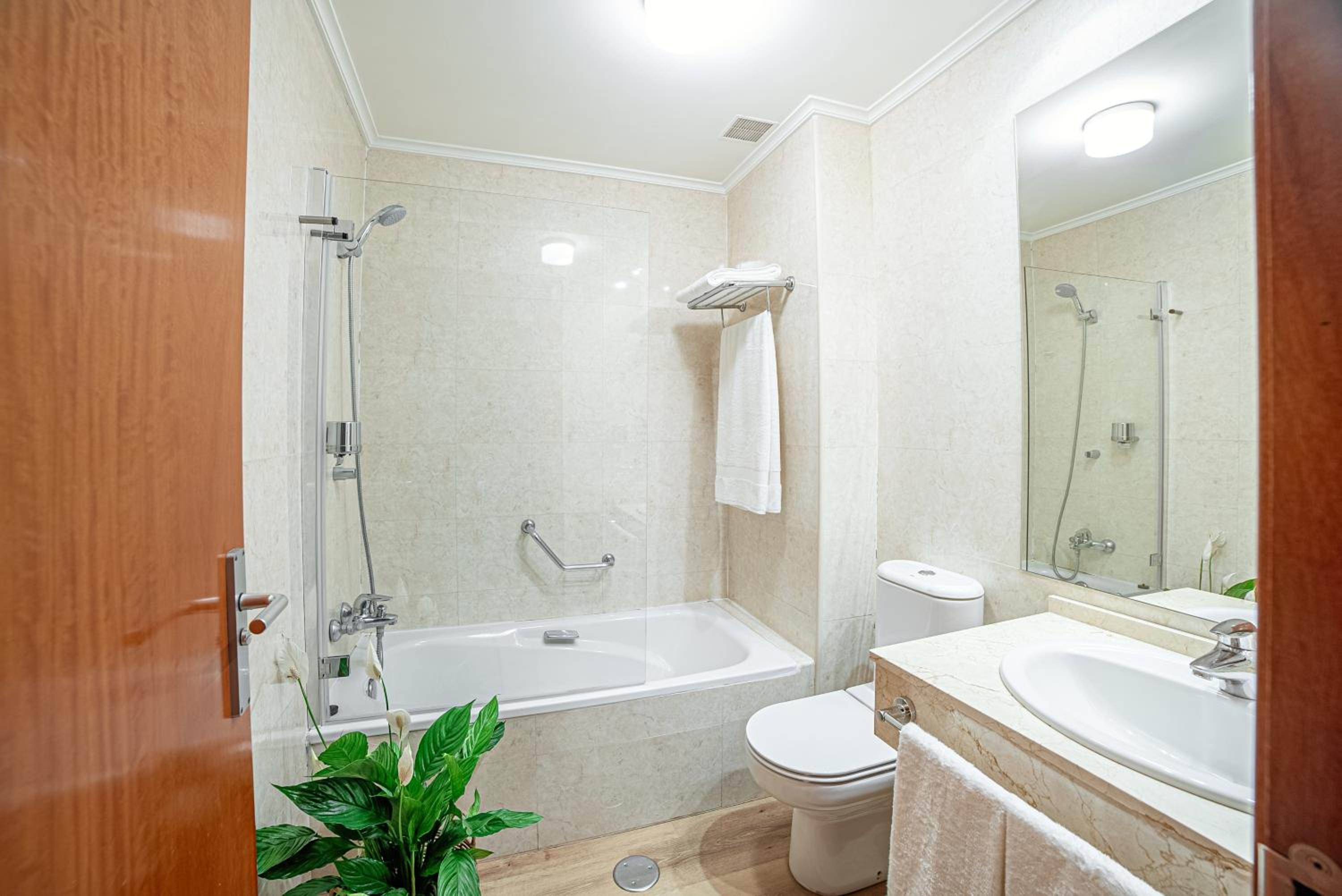 Apartment Premium with Terrace - Photo 13