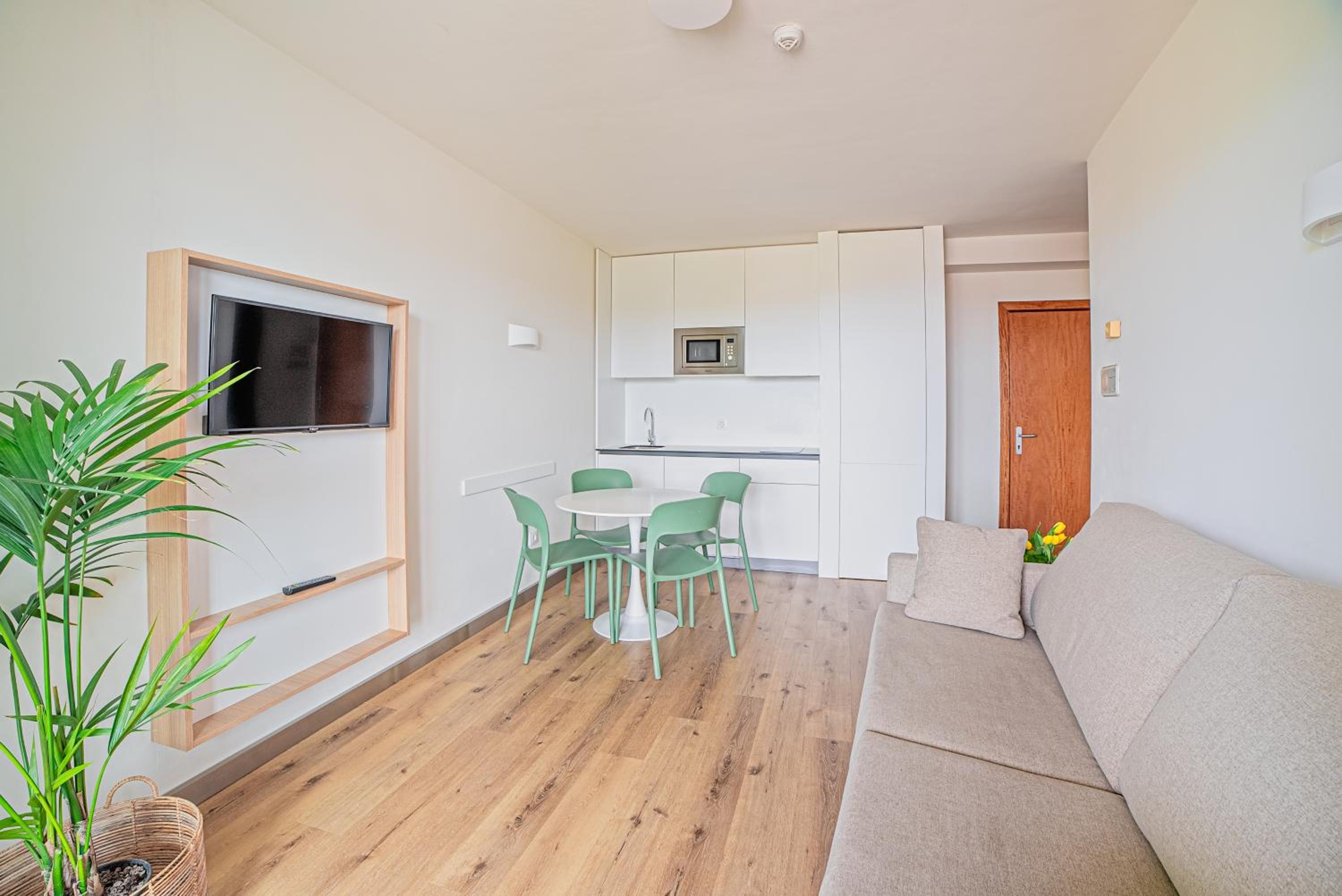 Apartment Premium with Terrace - Photo 12