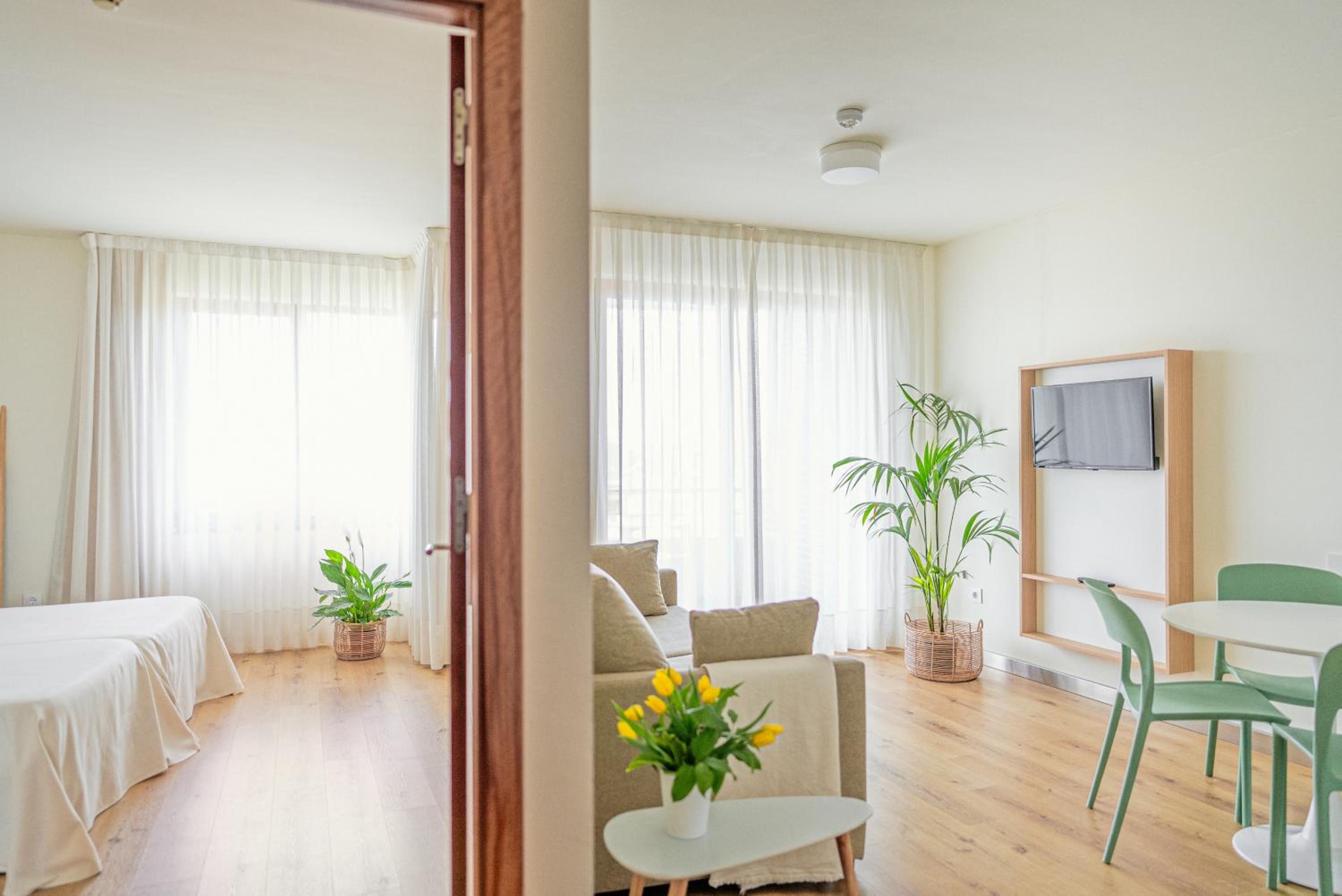 Apartment Premium with Terrace - Photo 3