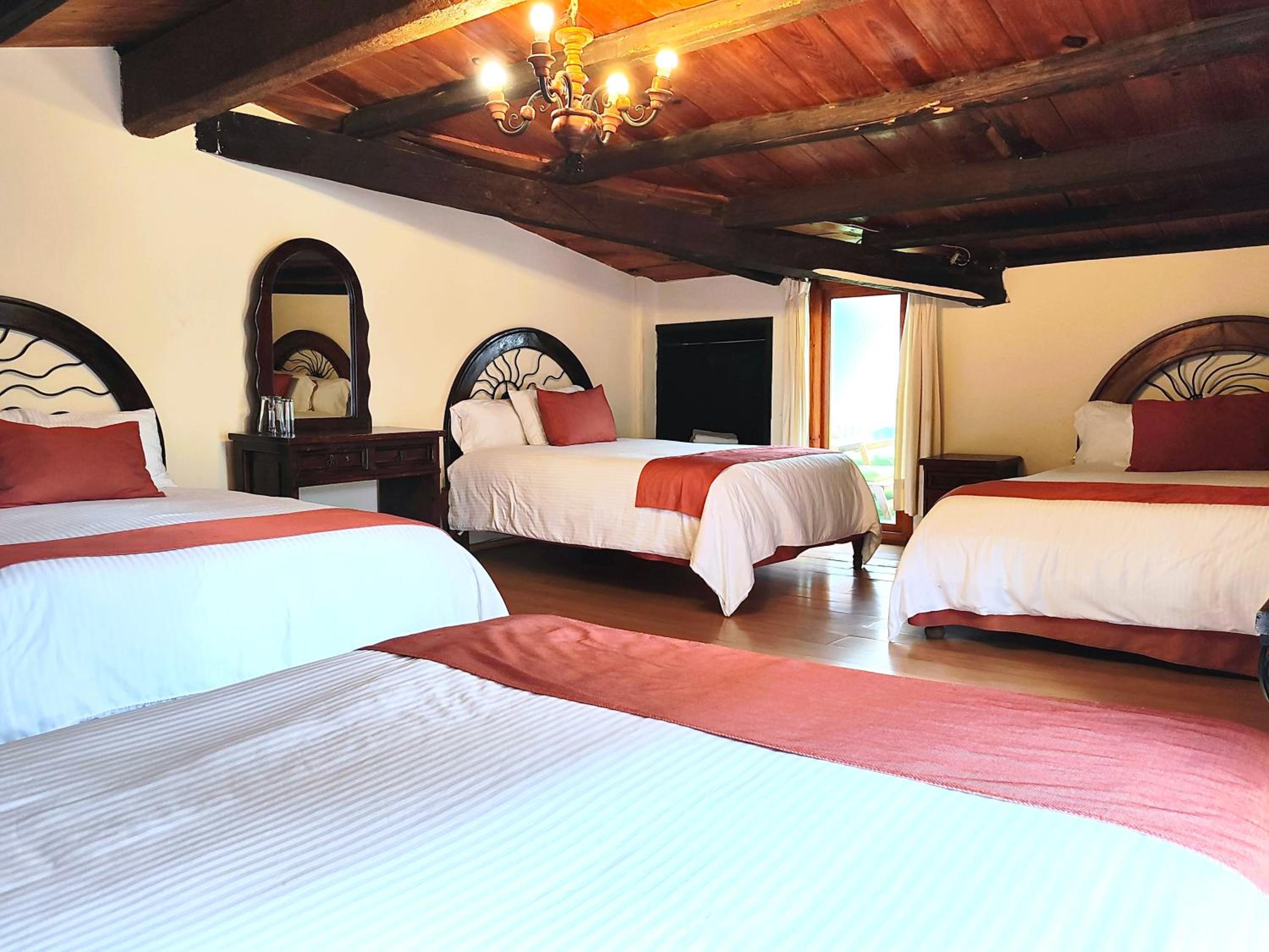 Quadruple Room - Photo 2