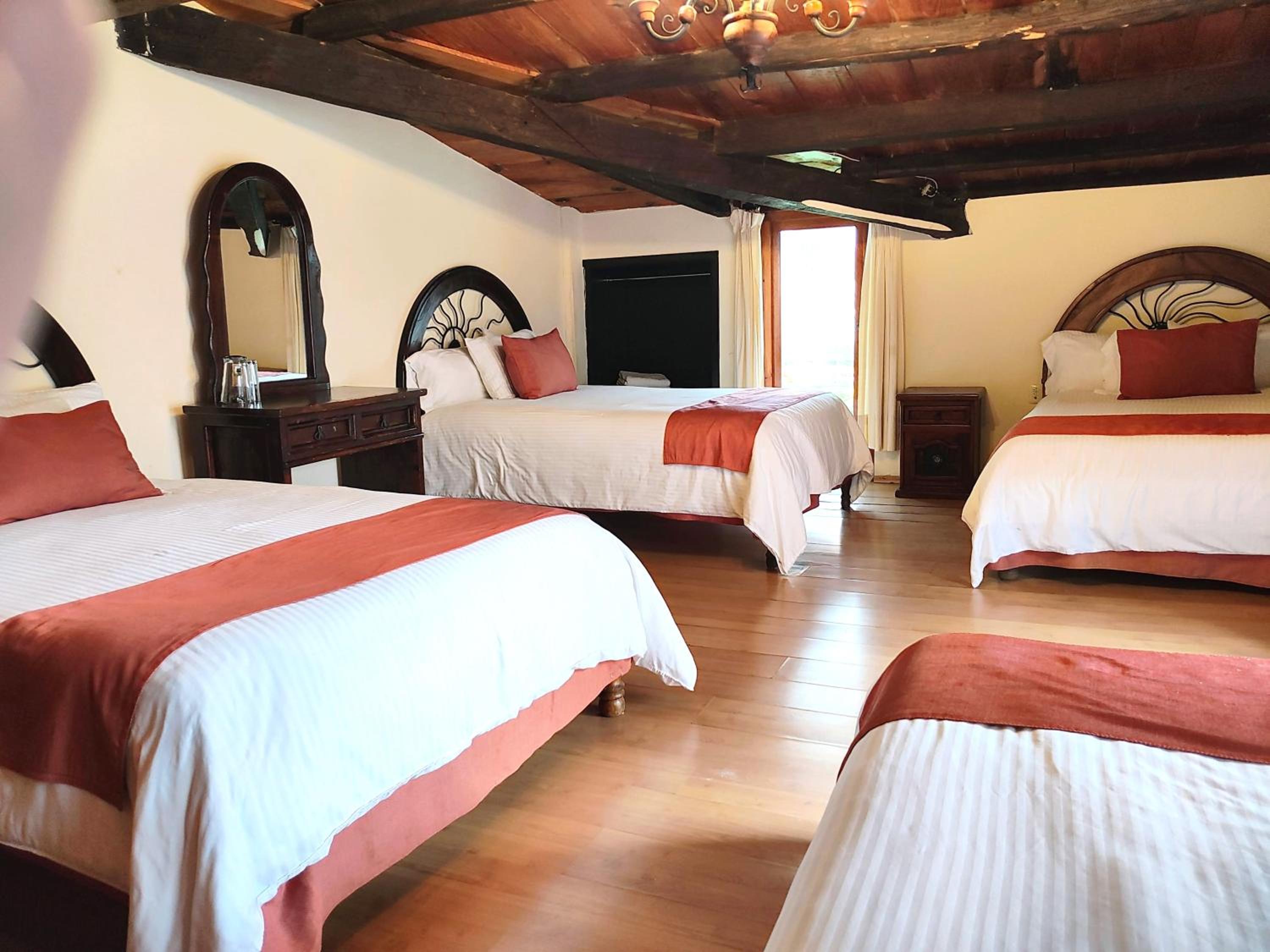 Quadruple Room - Photo 1