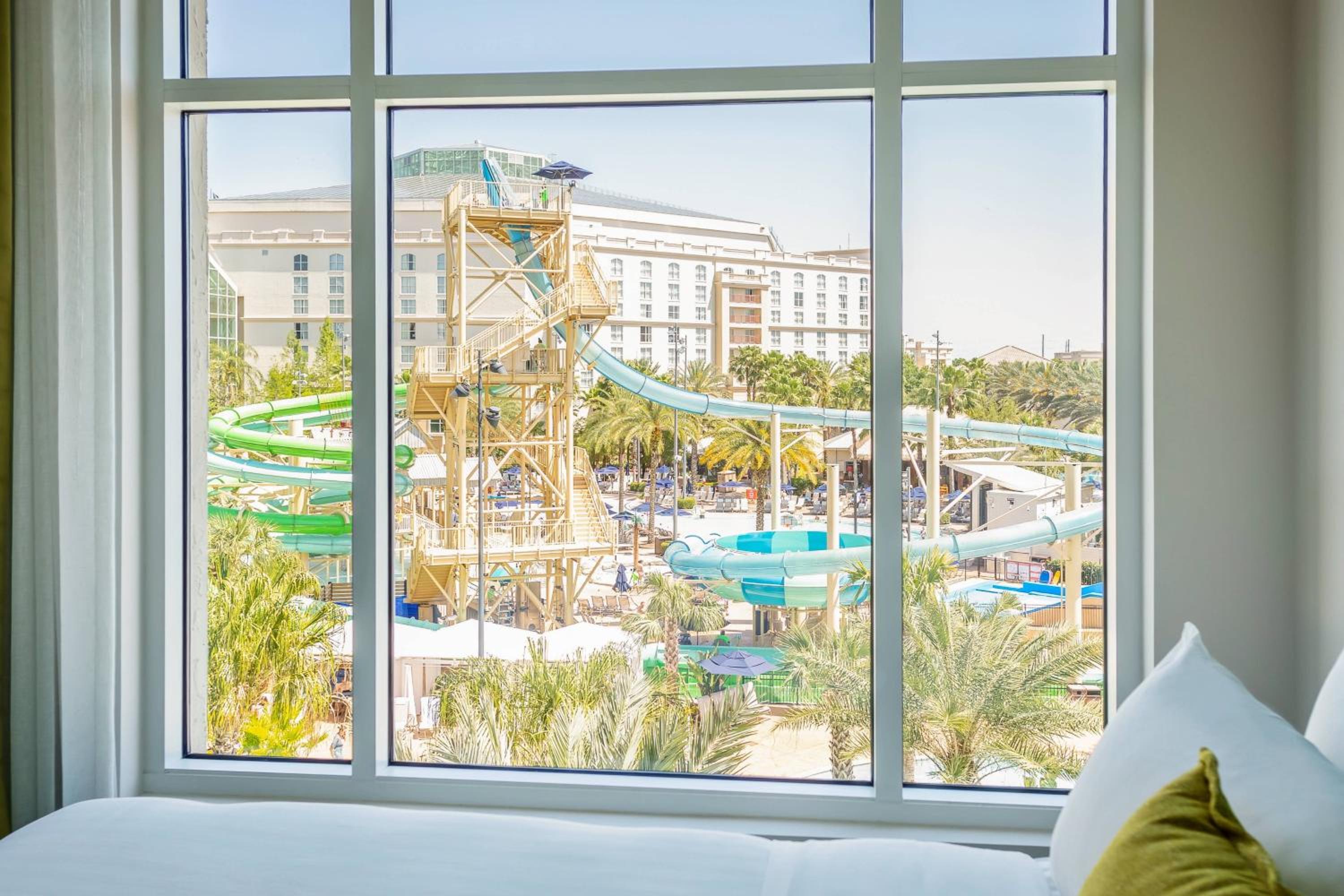 Gulf Coast Tower Queen Room with Two Queen Beds - Water Park View