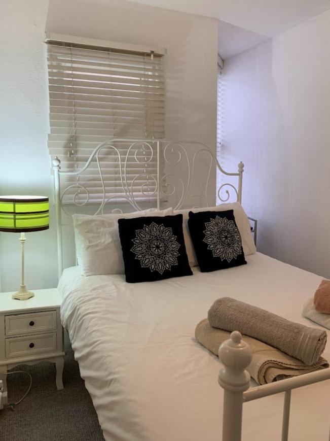 Budget Double Room (External Private Bathroom)  - Photo 2