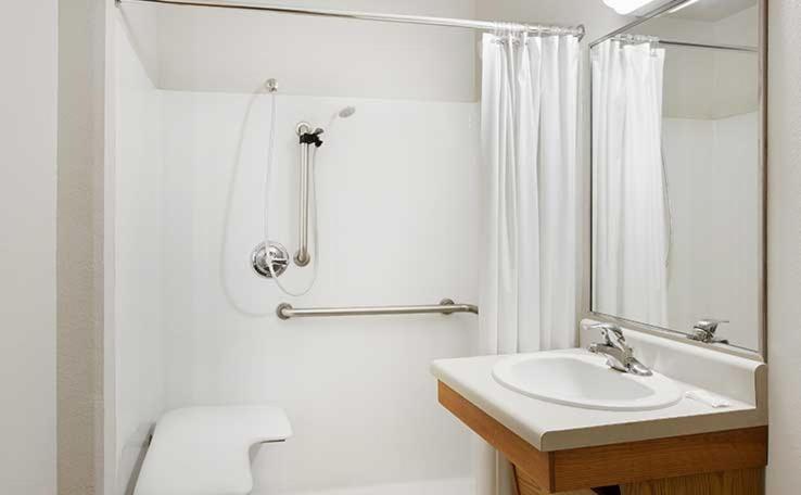 Double Room with Roll-In Shower - Accessible/Non Smoking