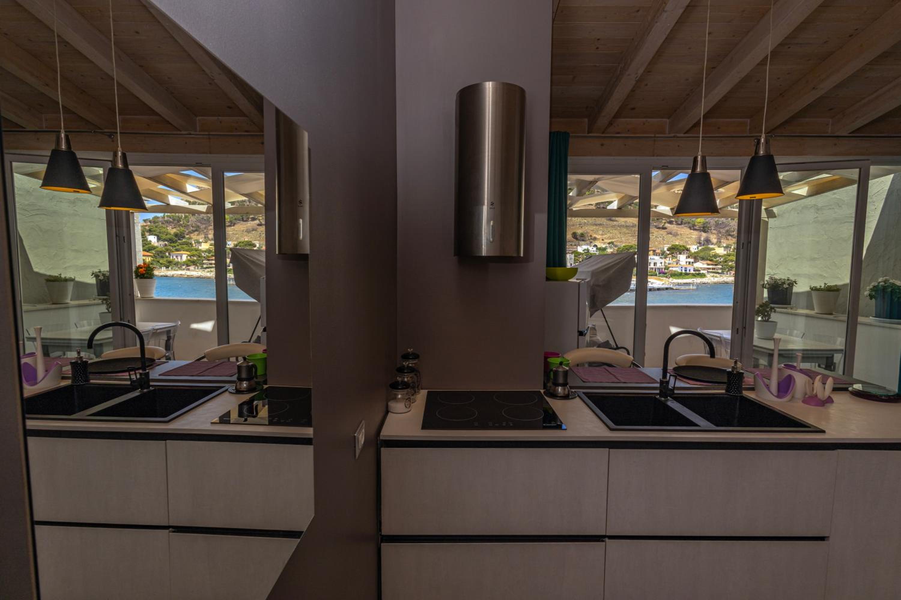 One-Bedroom Apartment with Sea View and Terrace photo 3