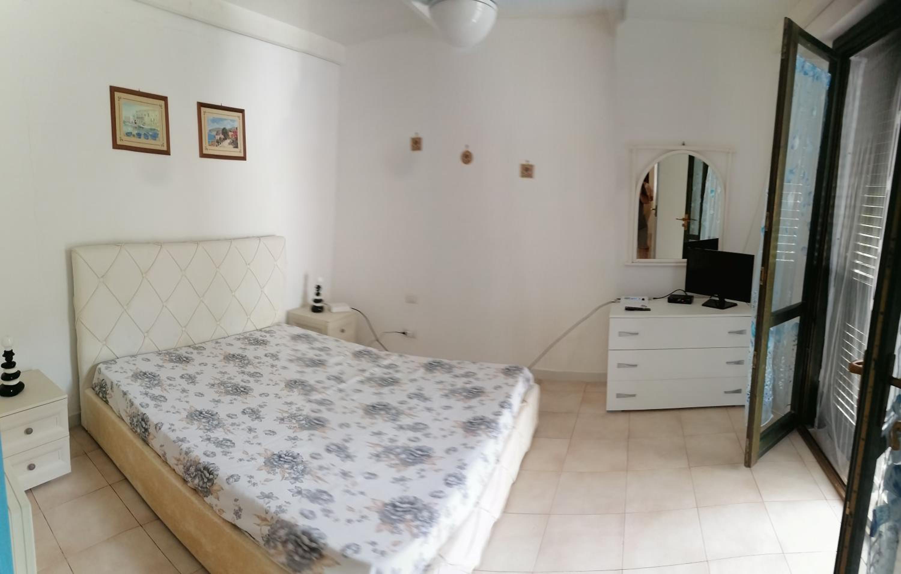 One-Bedroom House photo 2