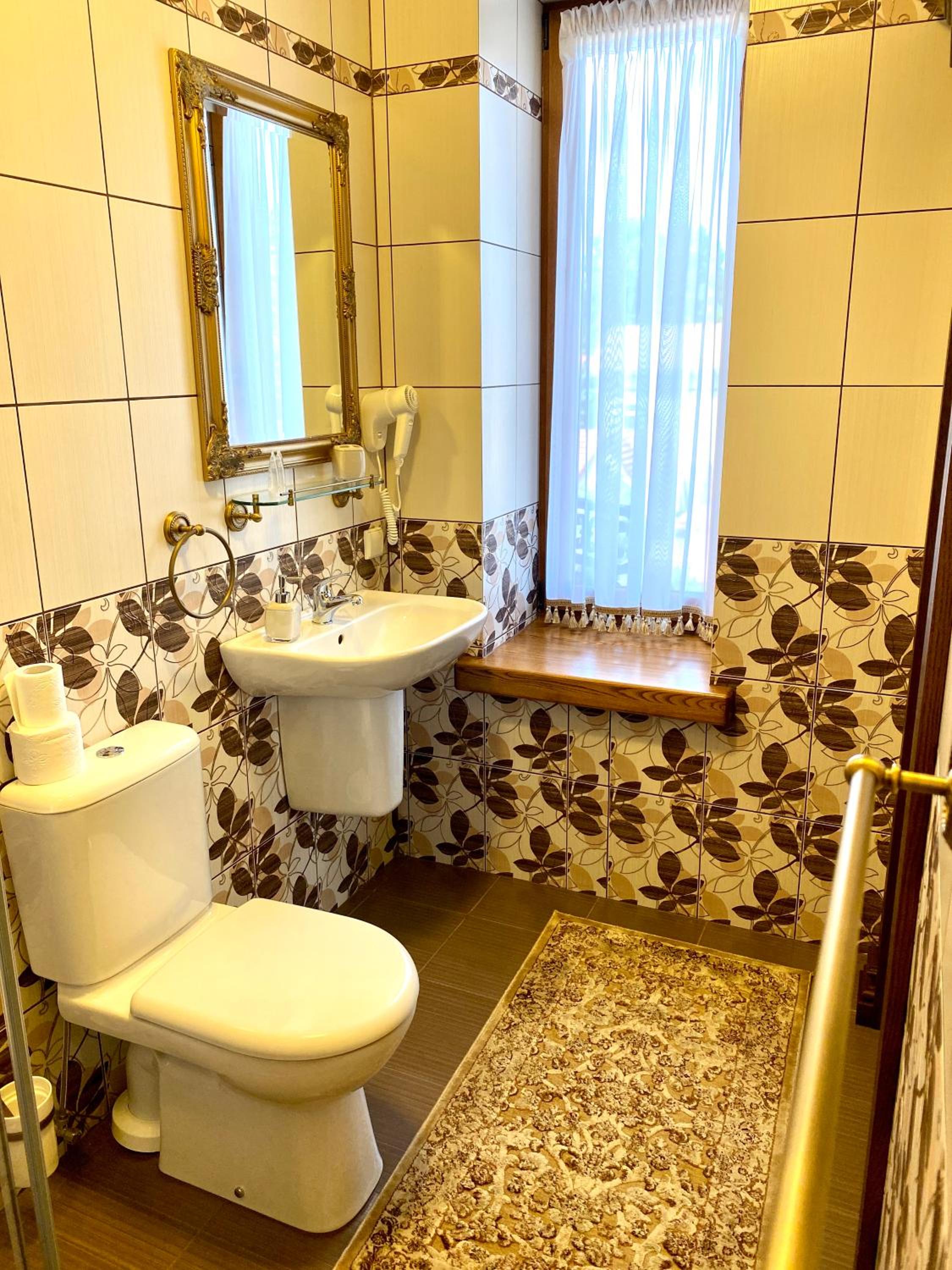 Double Room With Private Bathroom photo 1