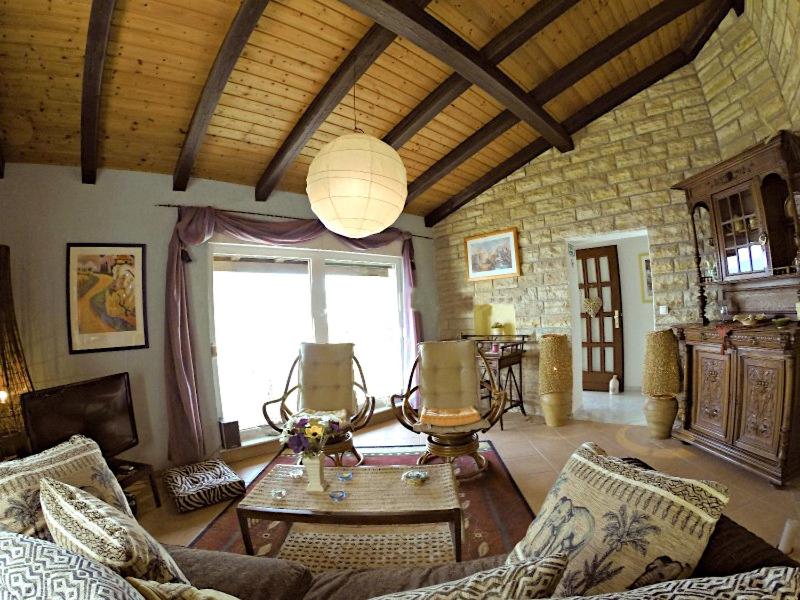 Five-Bedroom House photo 1