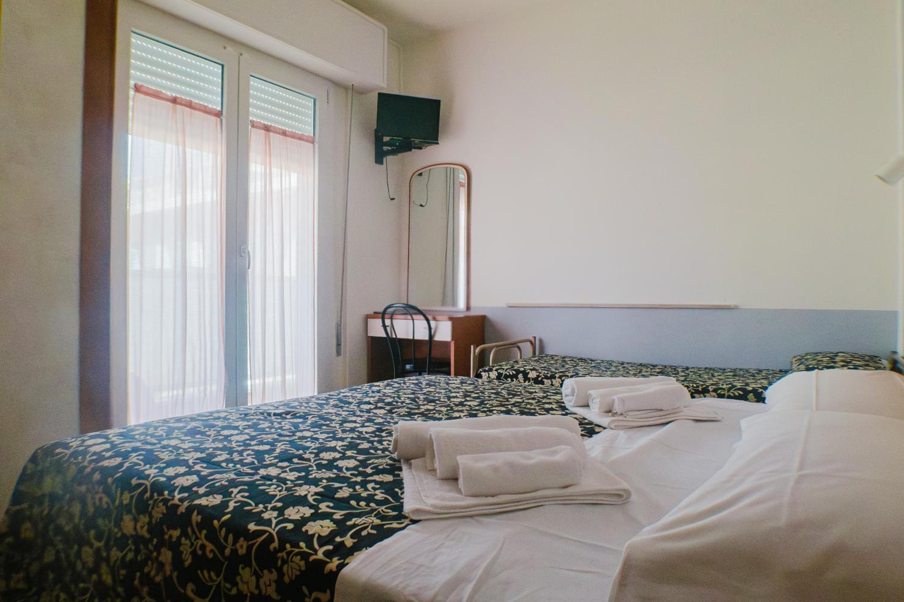 Classic Triple Room - Photo 2