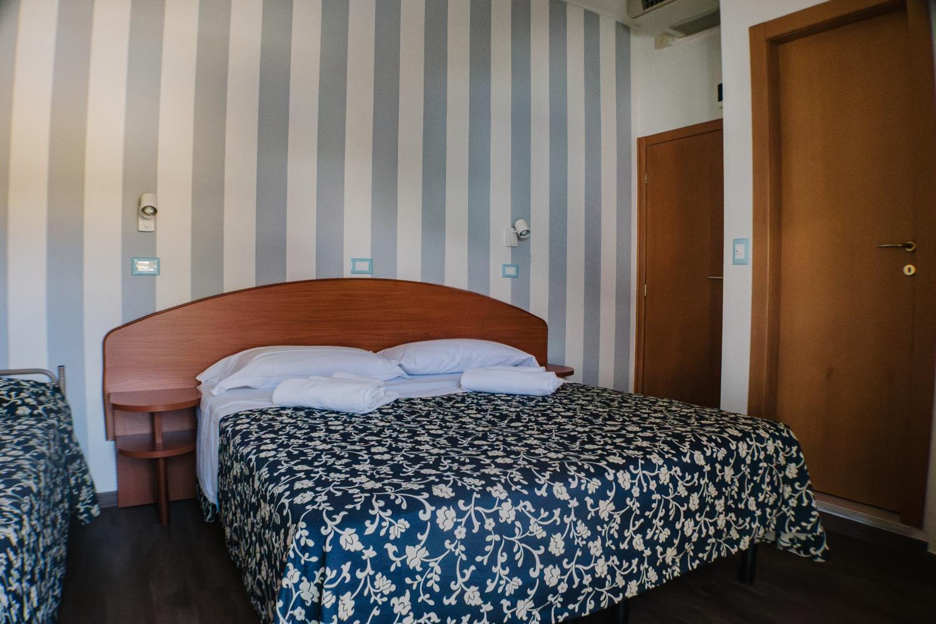Classic Triple Room - Photo 1