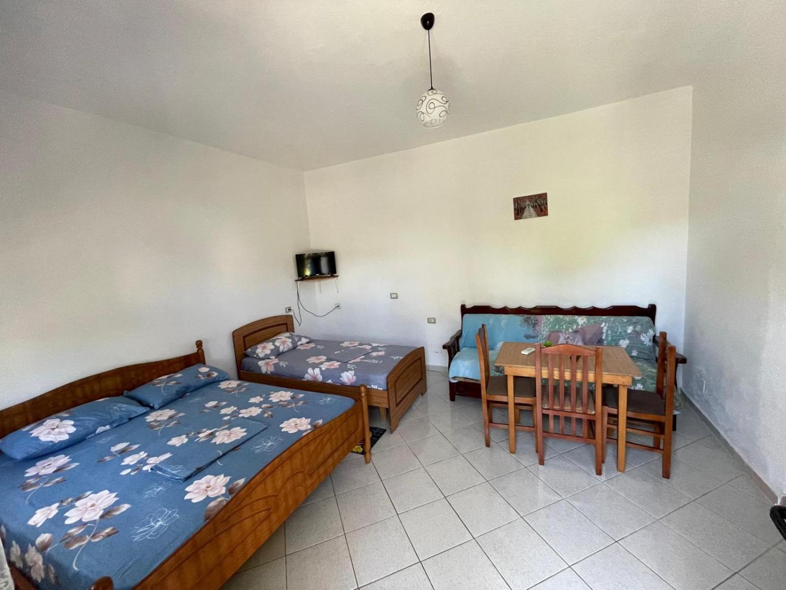 Deluxe Room (2 Adults + 1 Child)