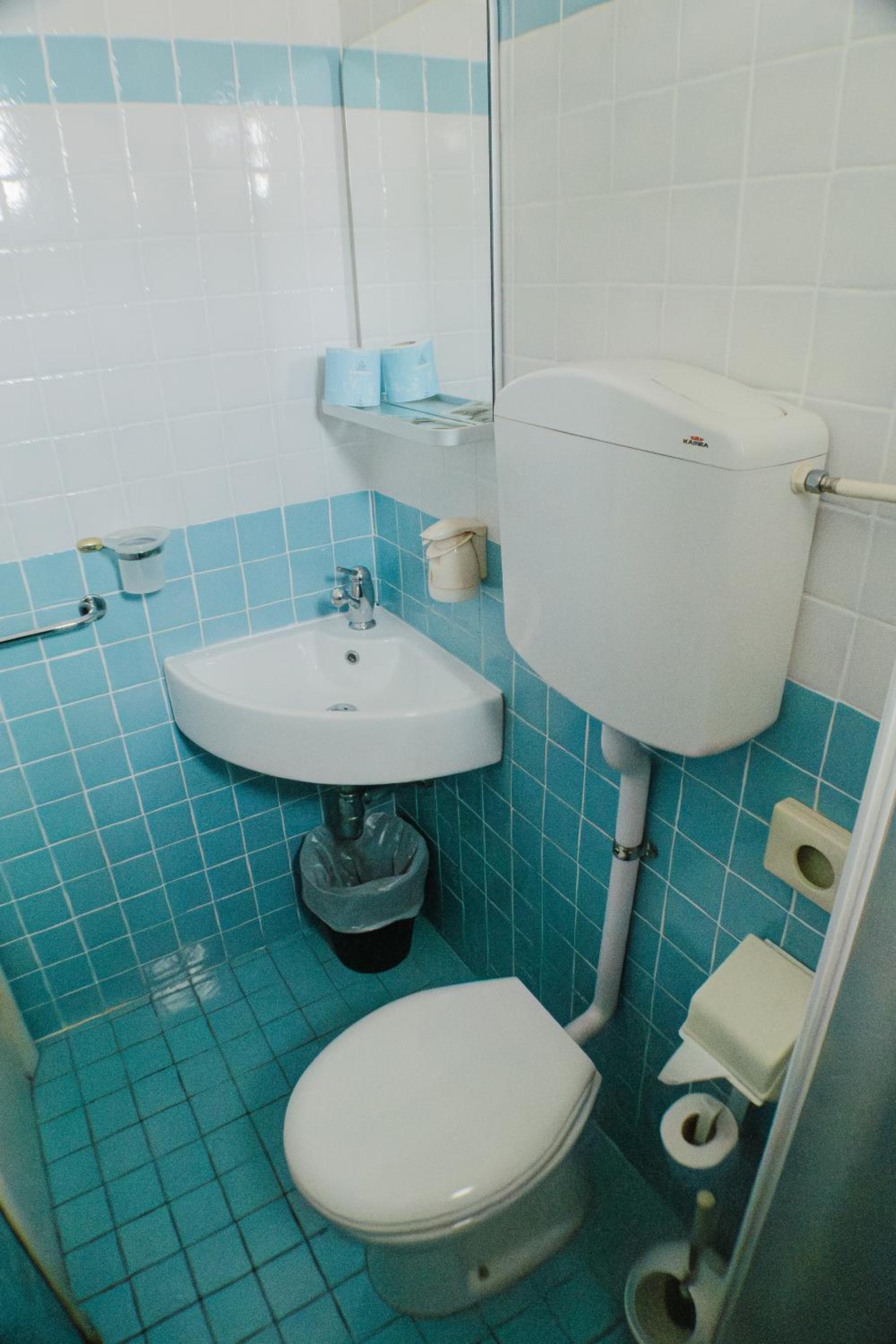 Economy Triple Room - Photo 2