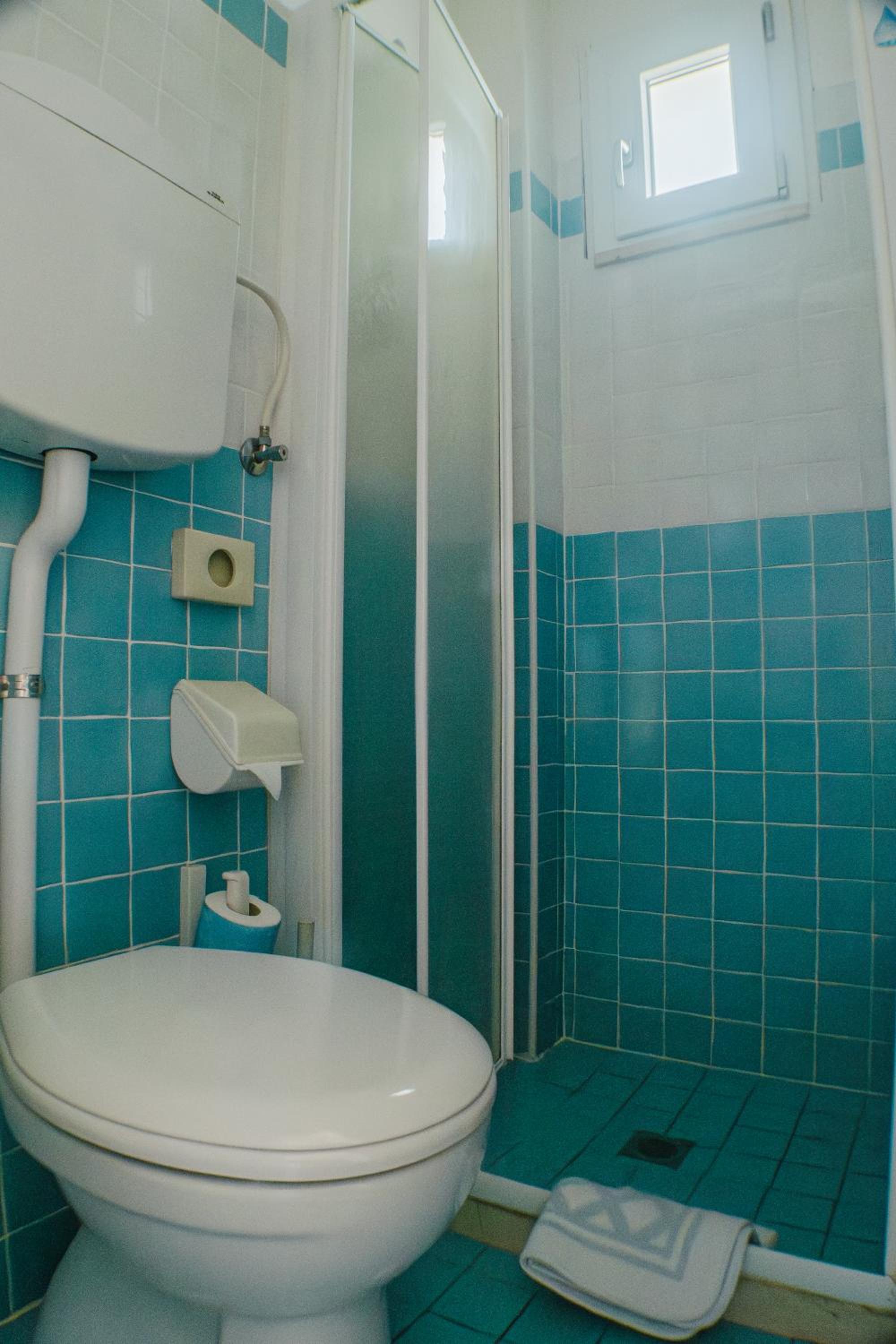 Economy Triple Room - Photo 3