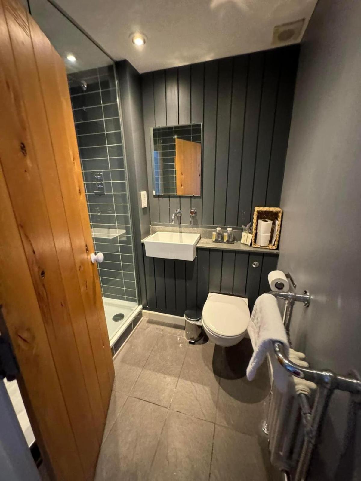 Twin Room With Private Bathroom photo 3