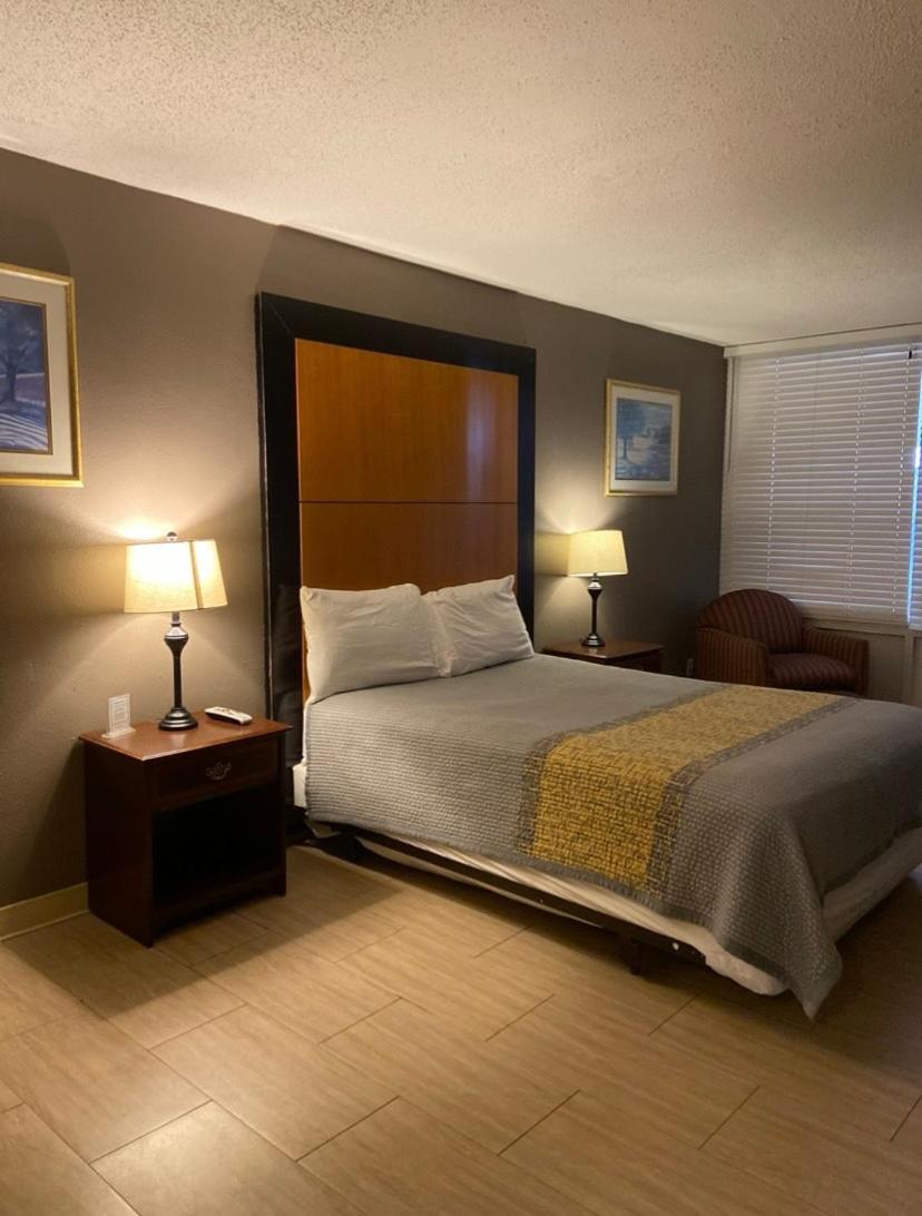 Deluxe Queen Room - Photo 5