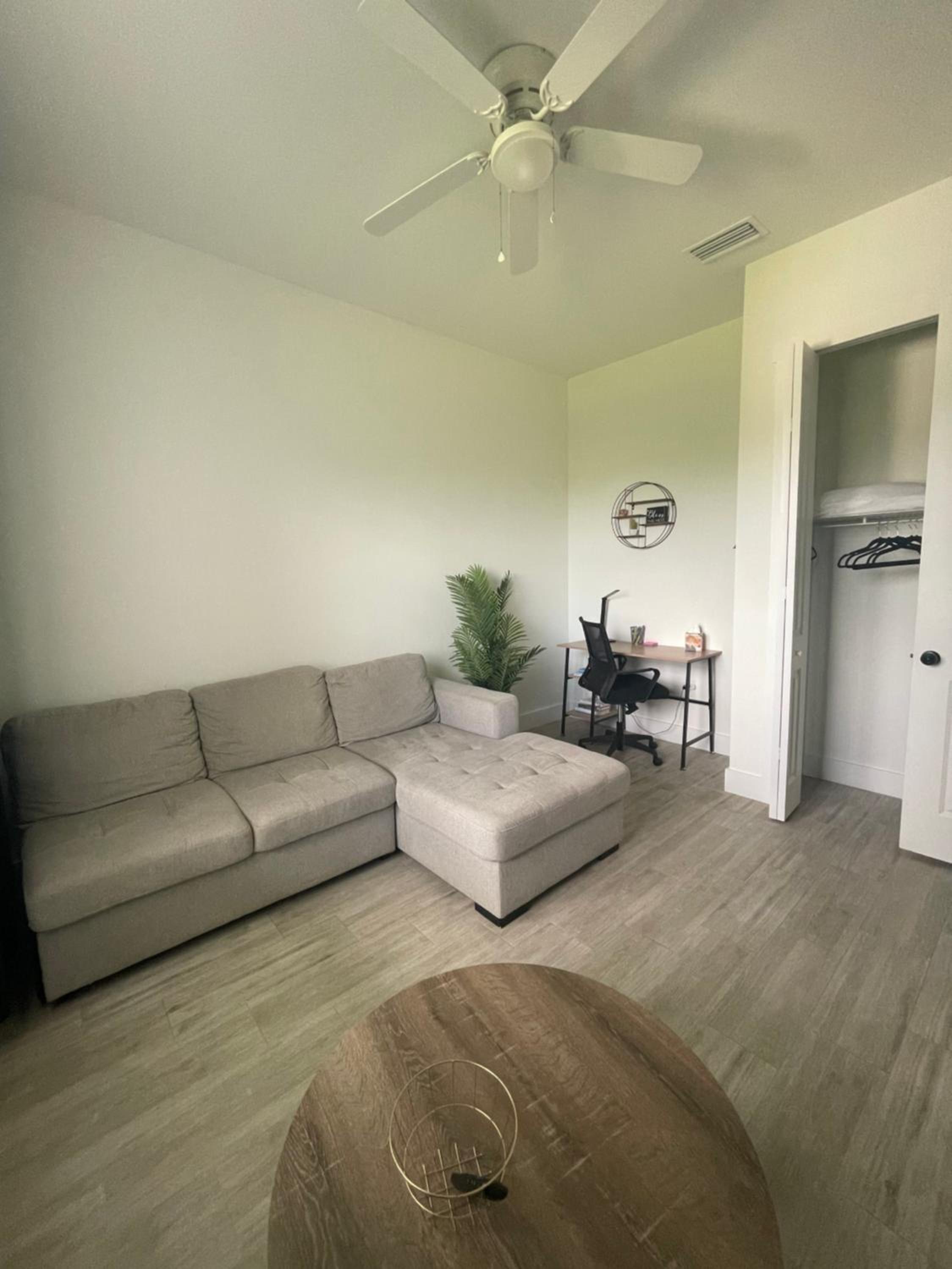 One-Bedroom Apartment photo 2