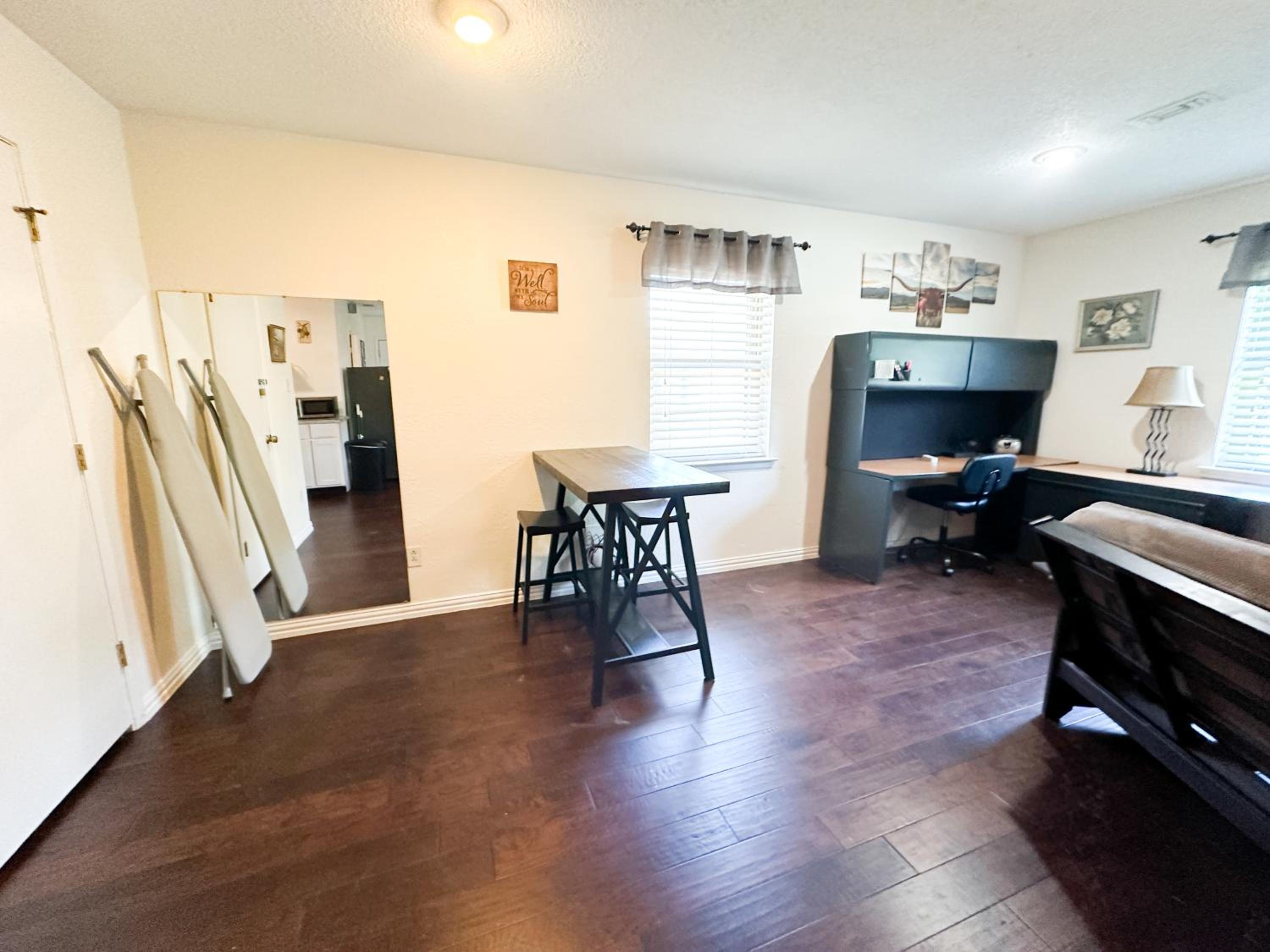 One-Bedroom House photo 1