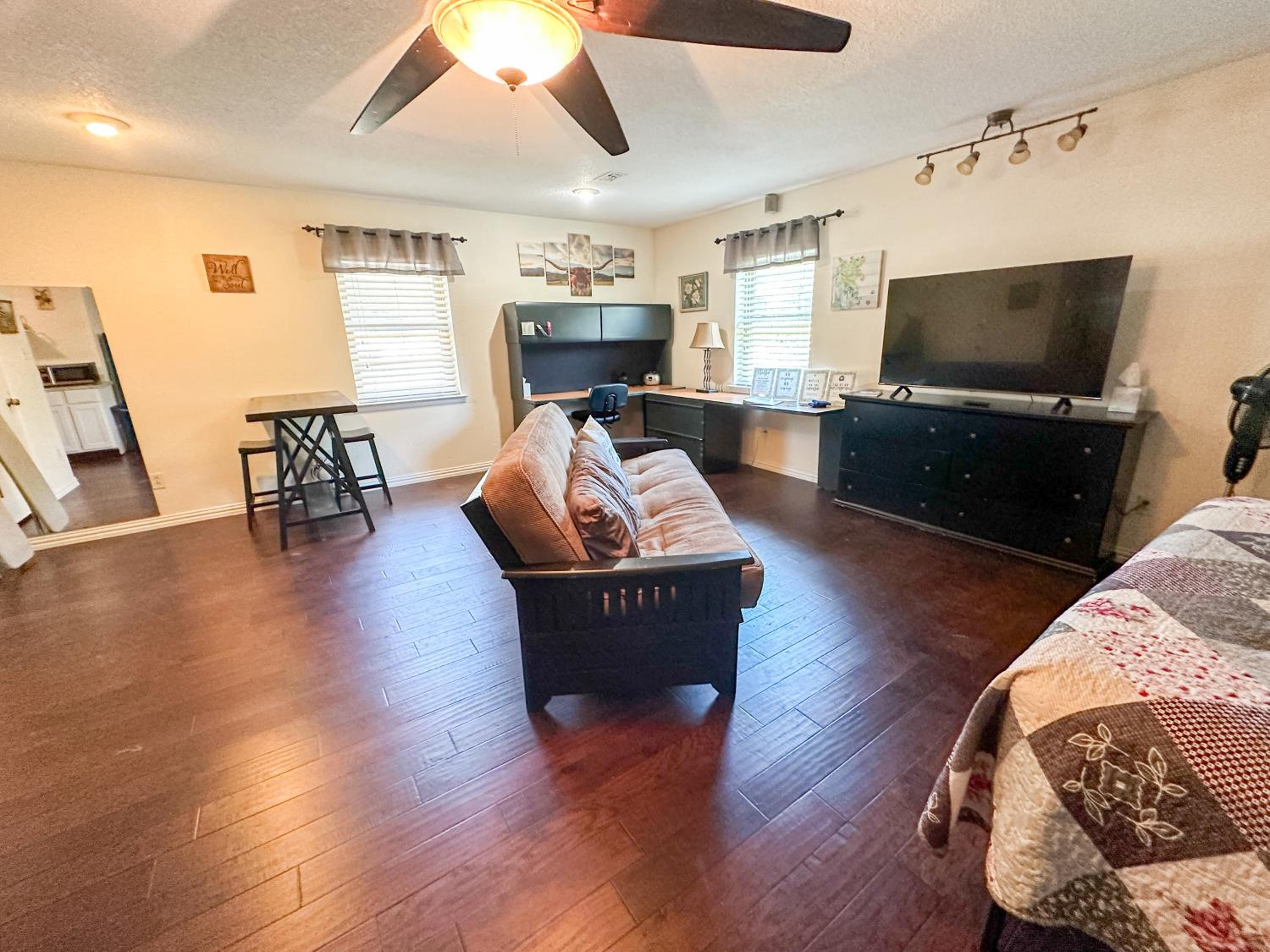 One-Bedroom House photo 2