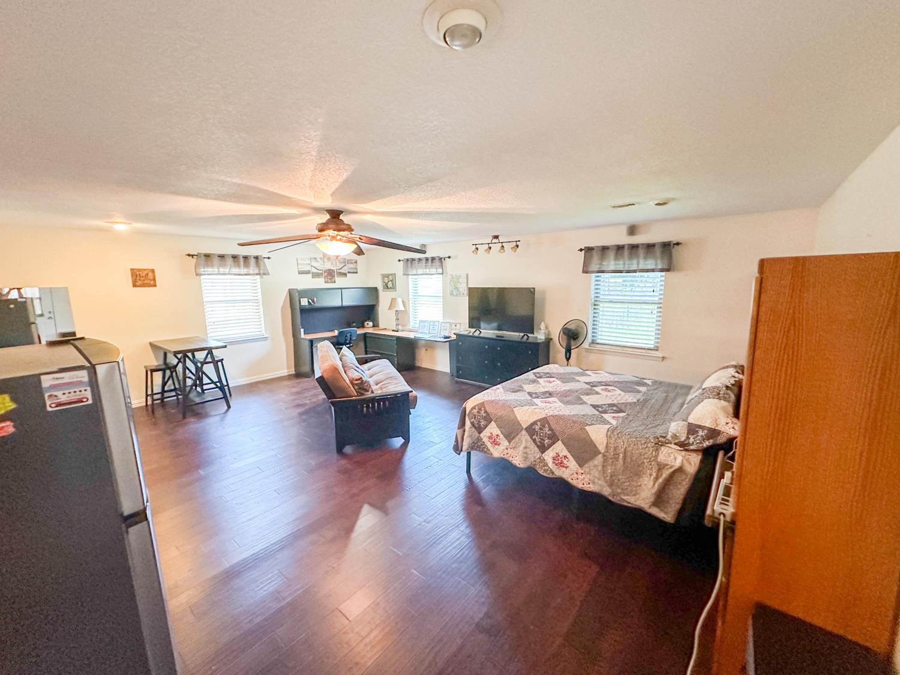 One-Bedroom House photo 3