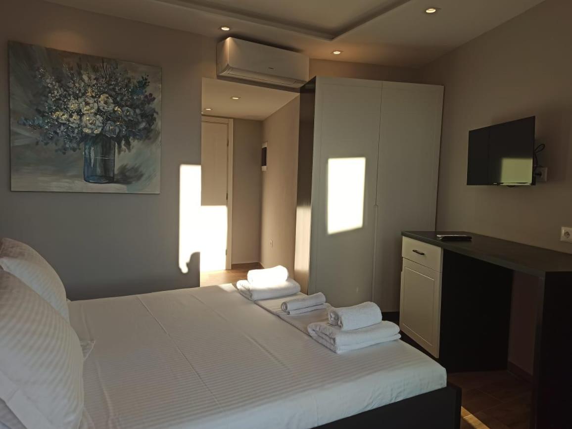 Double Room with Pool View photo 3