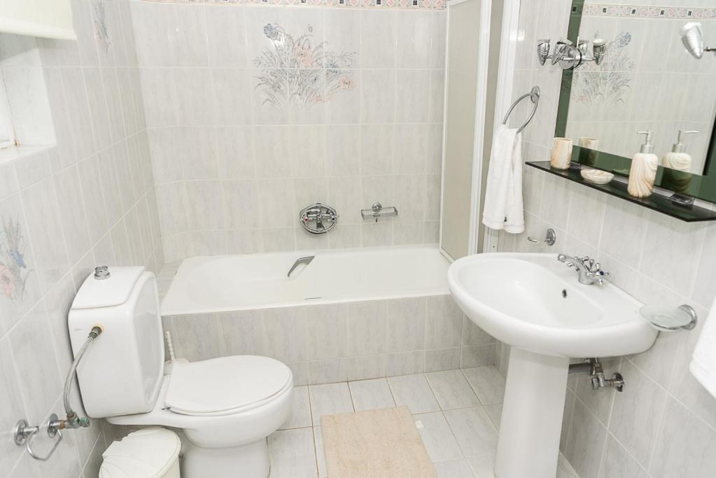 Three-Bedroom Villa photo 2