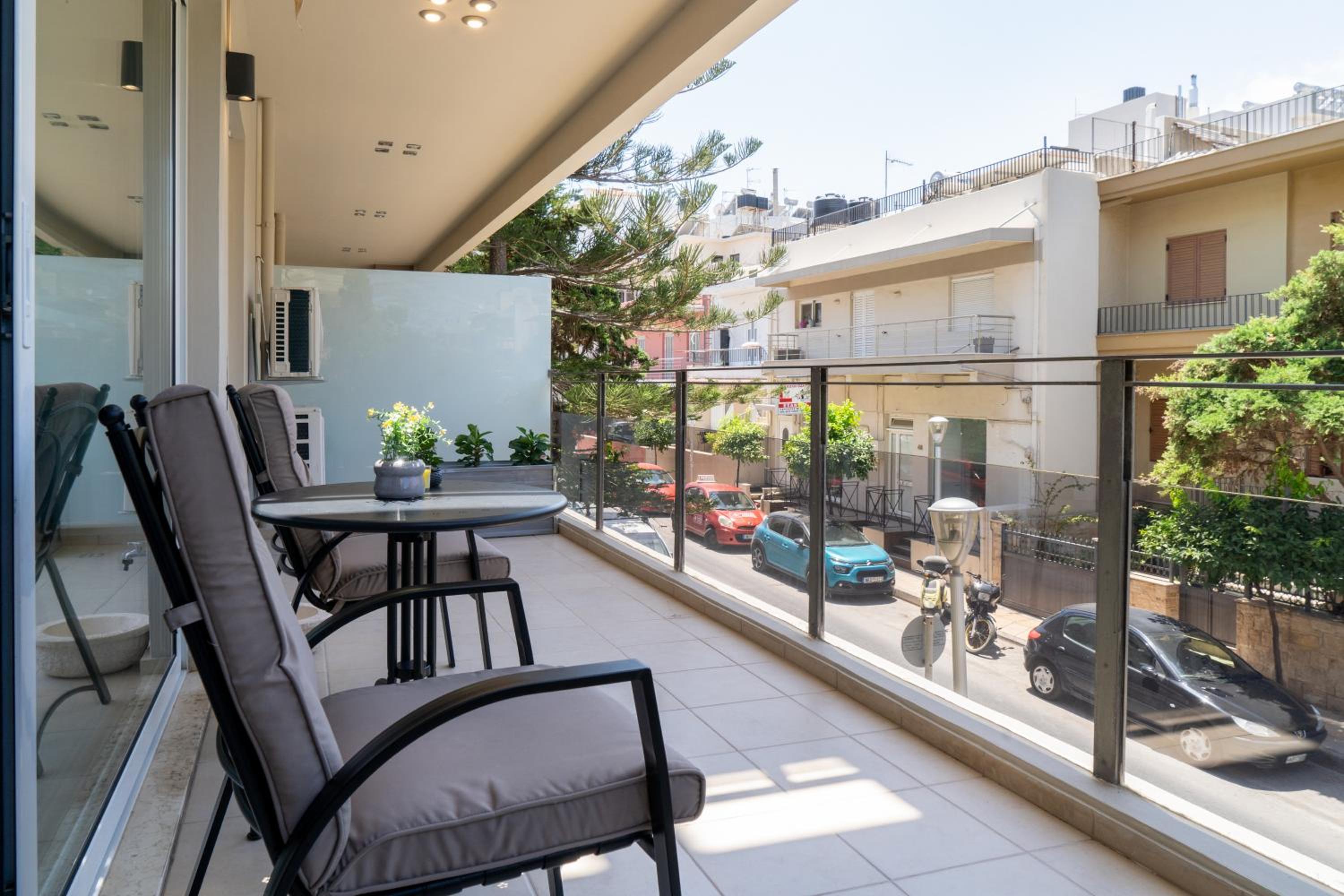One-Bedroom Apartment with Balcony photo 2