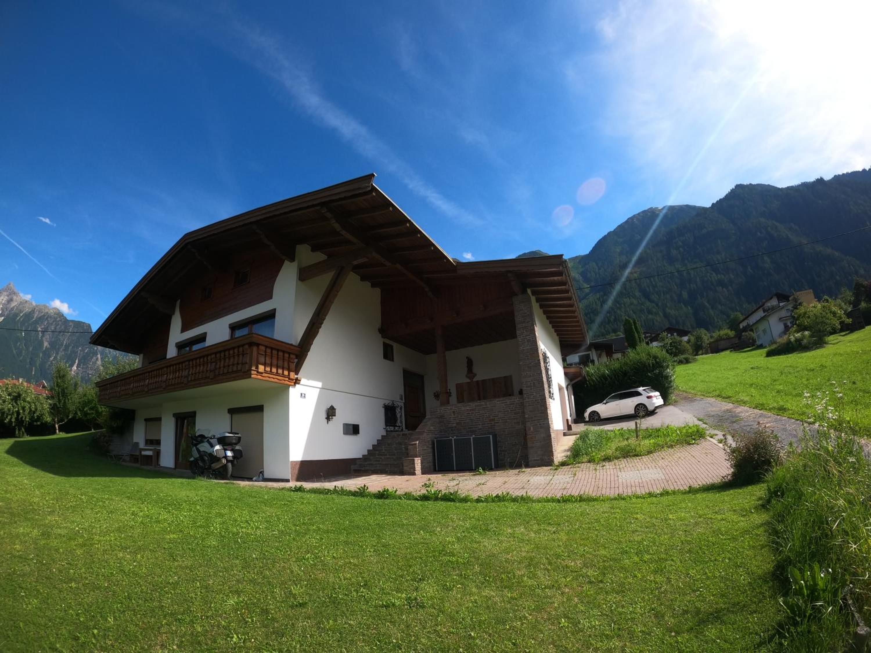 Four-Bedroom House photo 2