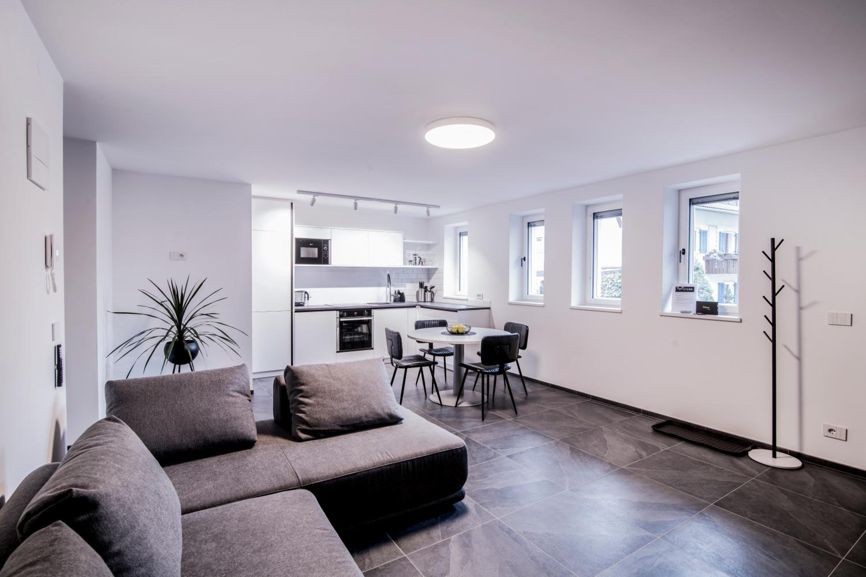 One-Bedroom Apartment photo 1