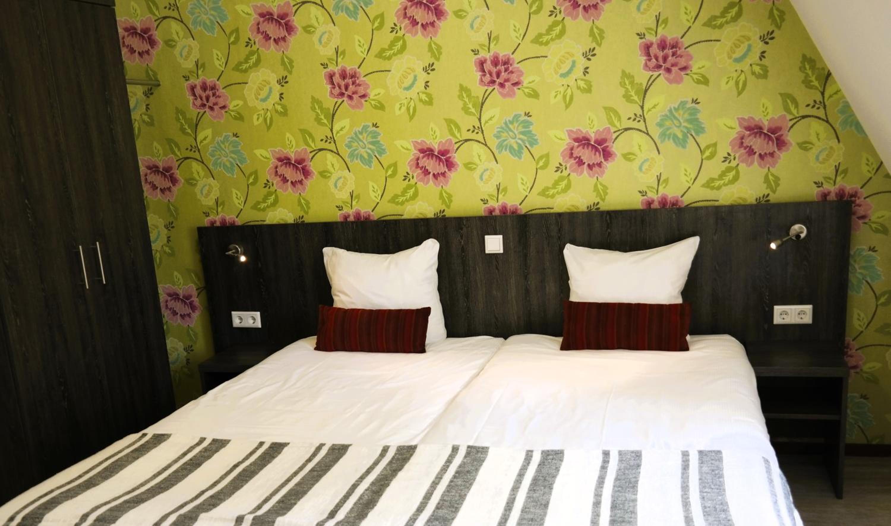 Standard Double Room with Two Single Beds - Photo 2