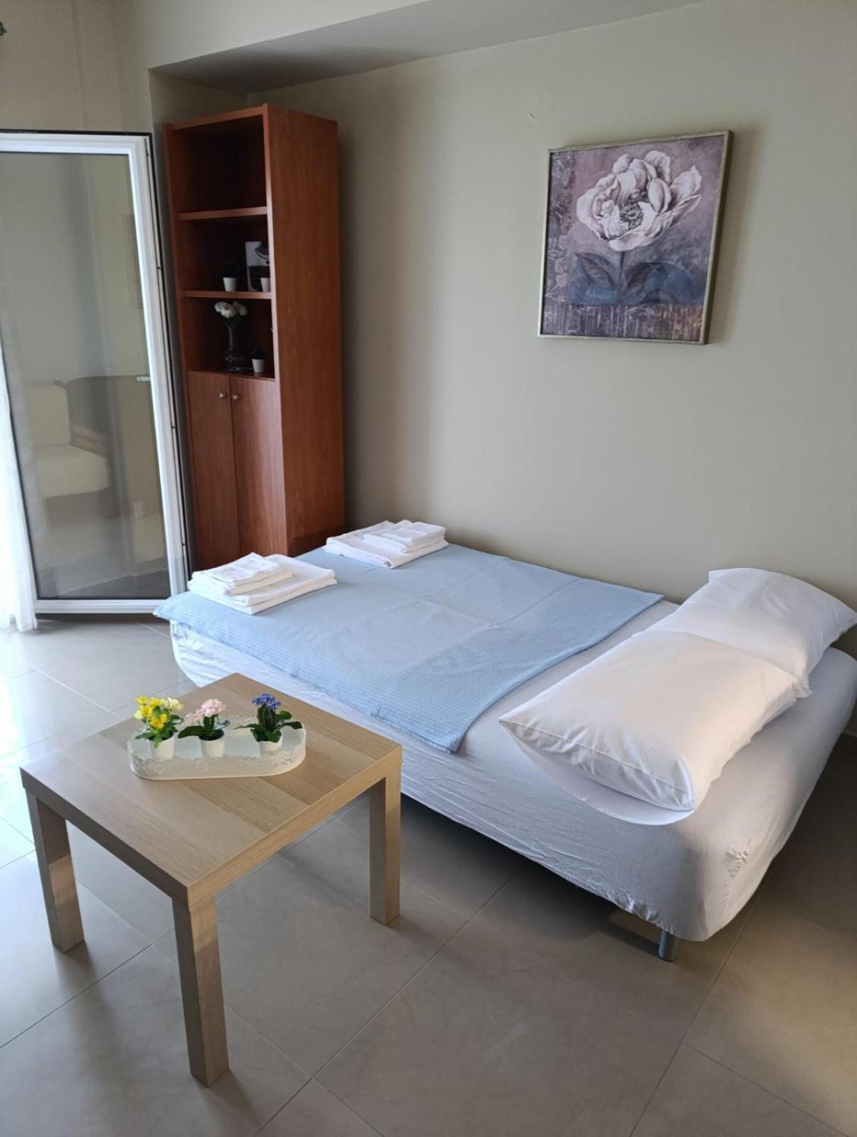 One-Bedroom Apartment With Balcony And Sea View
