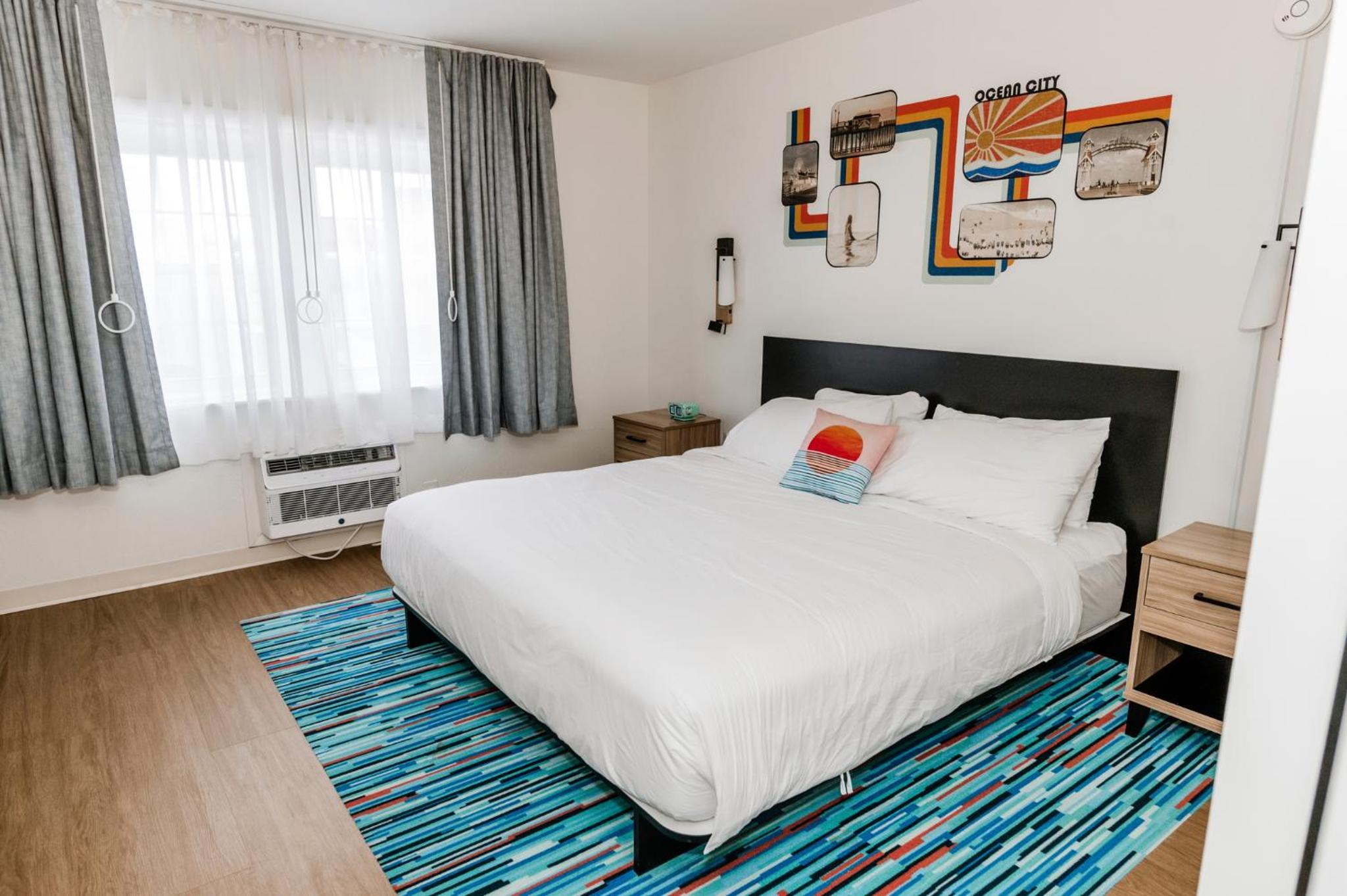 King Room with Standard Shower - Disability Access