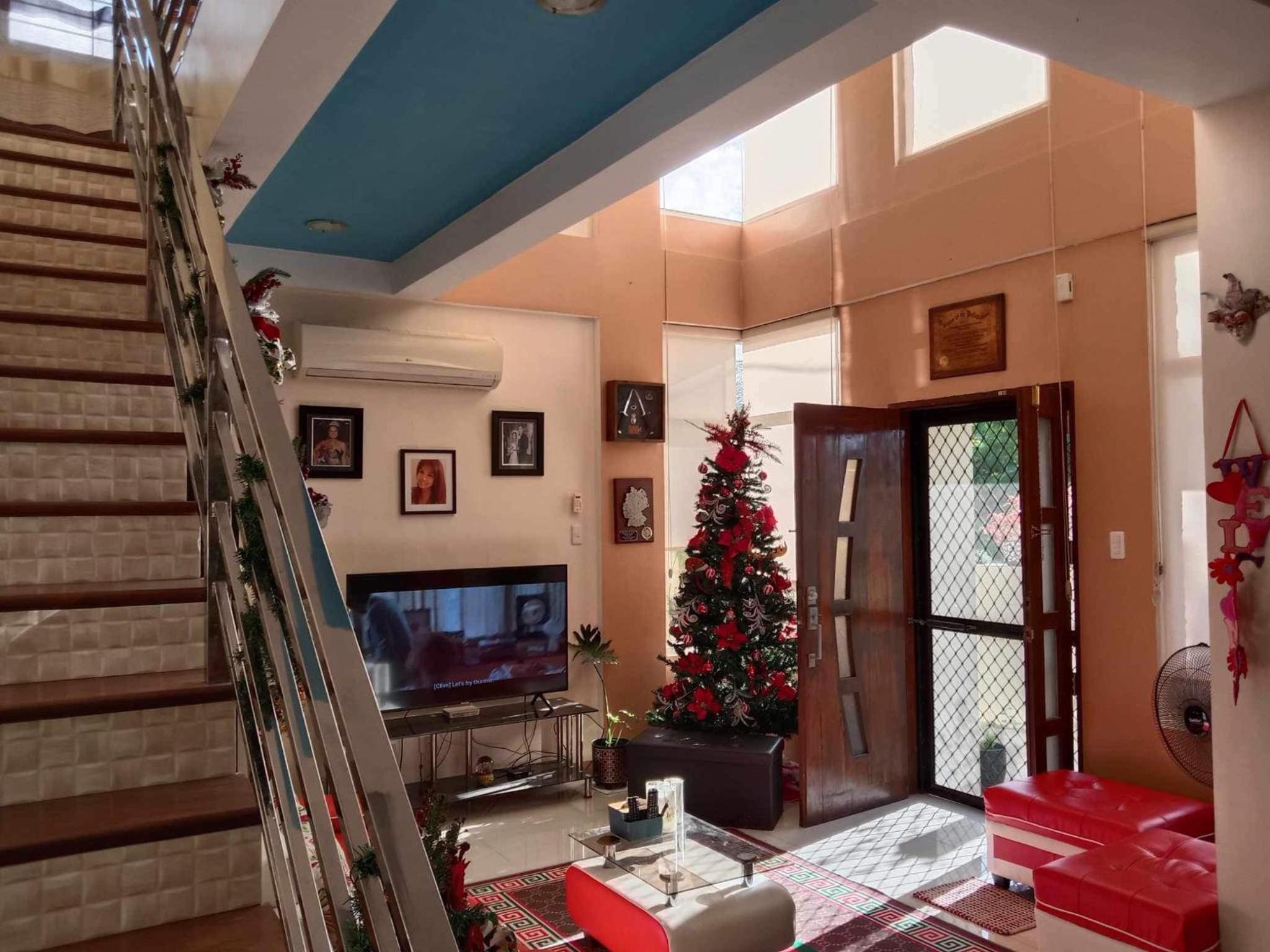 Three-Bedroom House photo 2