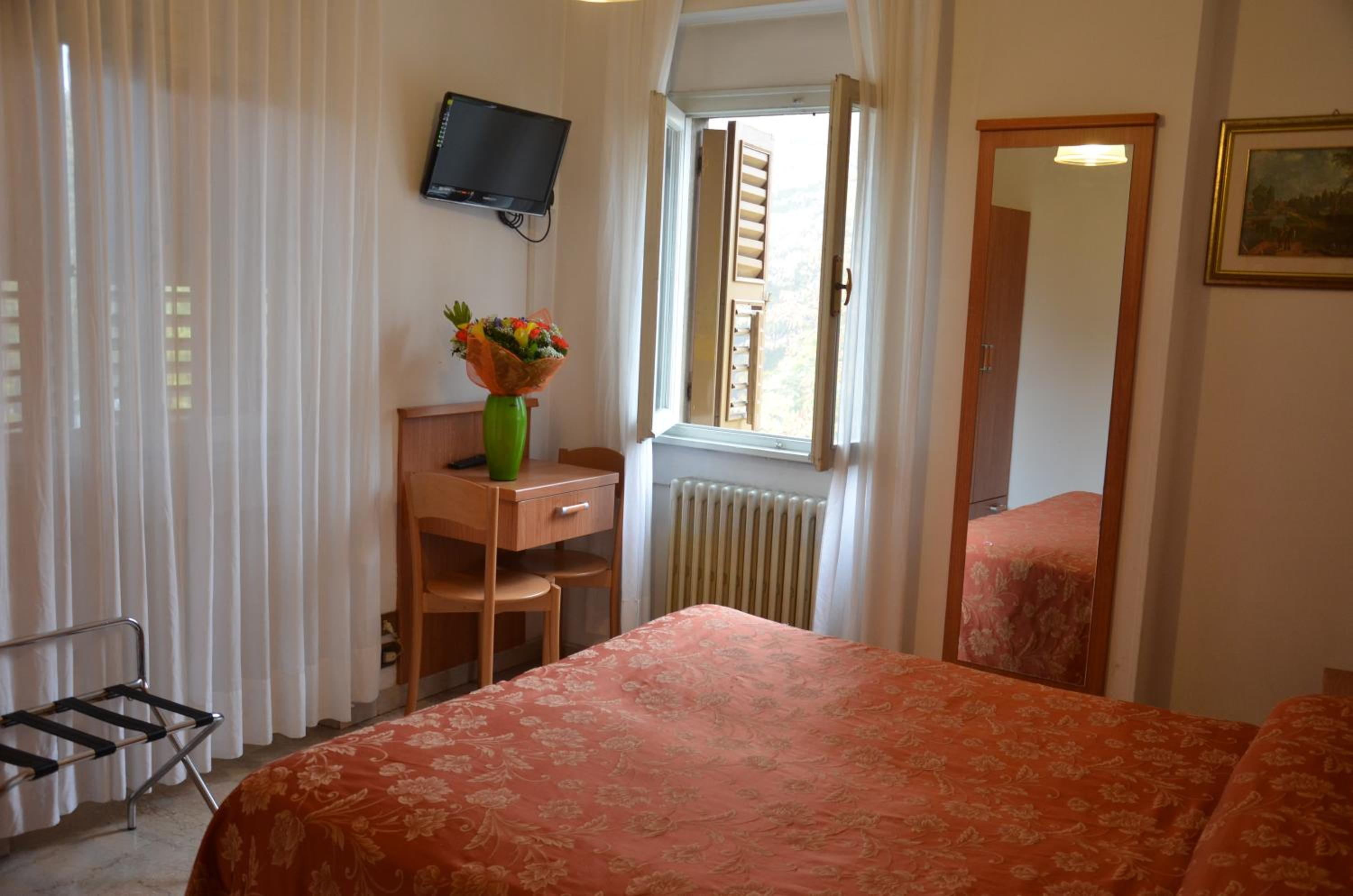 Double Room - Photo 8