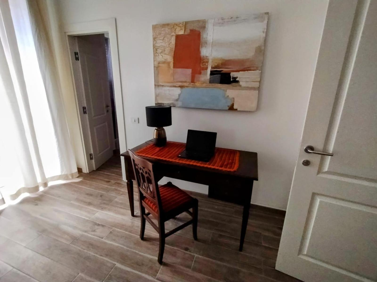 One-Bedroom Deluxe Apartment