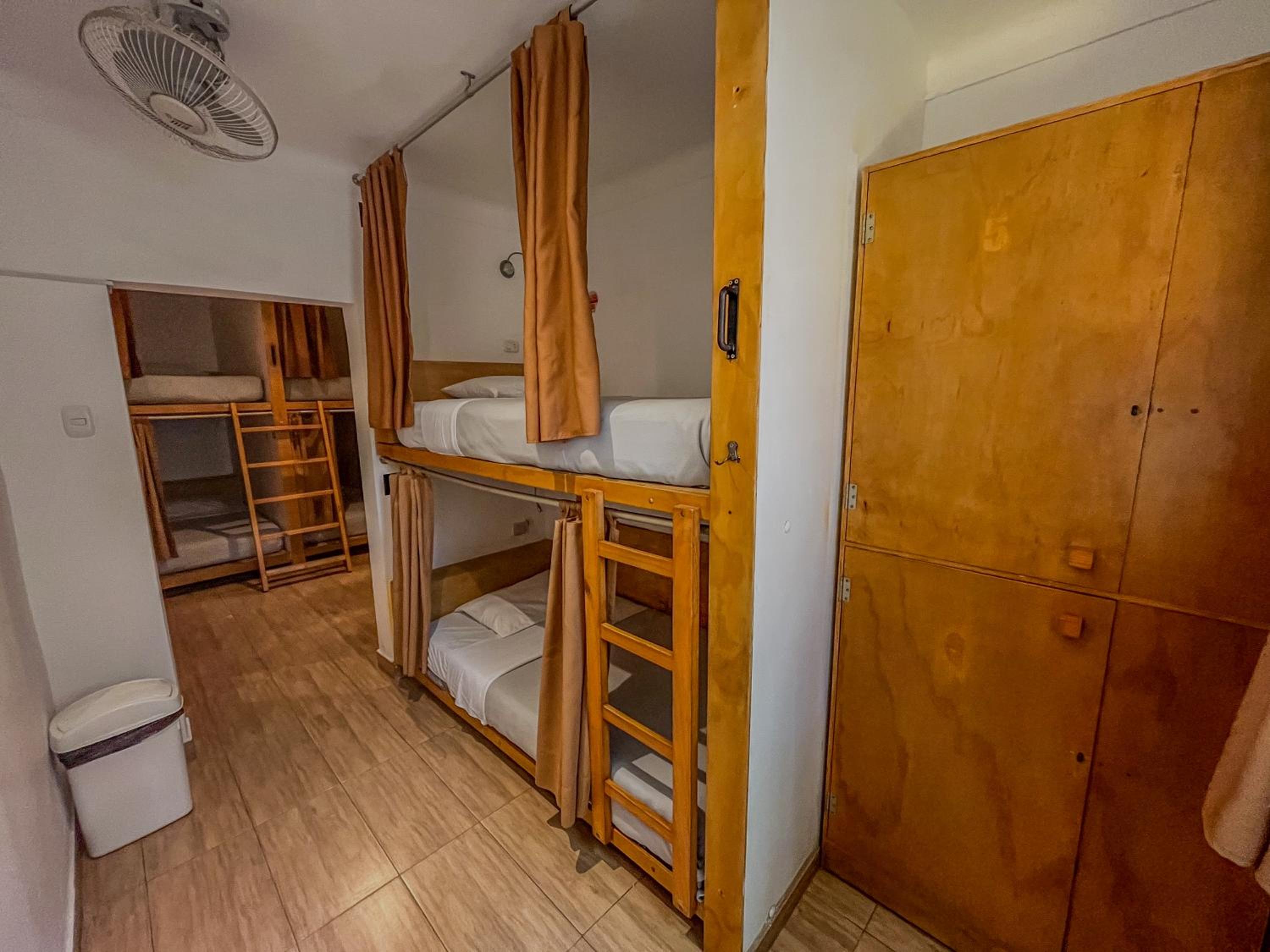 Bed in 6-Bed Dormitory Room with Private Bathroom