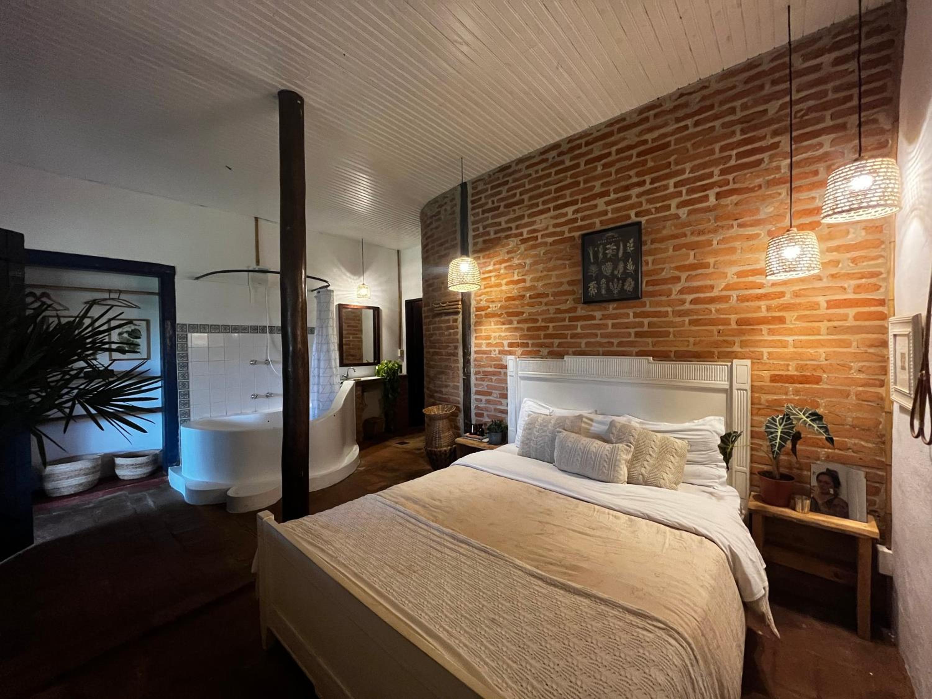 Deluxe Double Room with Bath photo 2