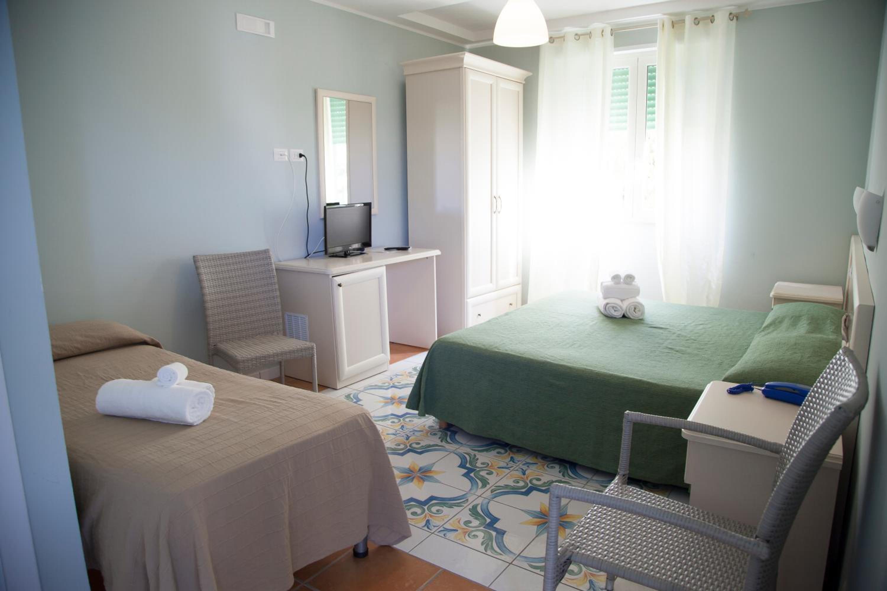 Deluxe Double Room with Balcony and Sea View photo 3