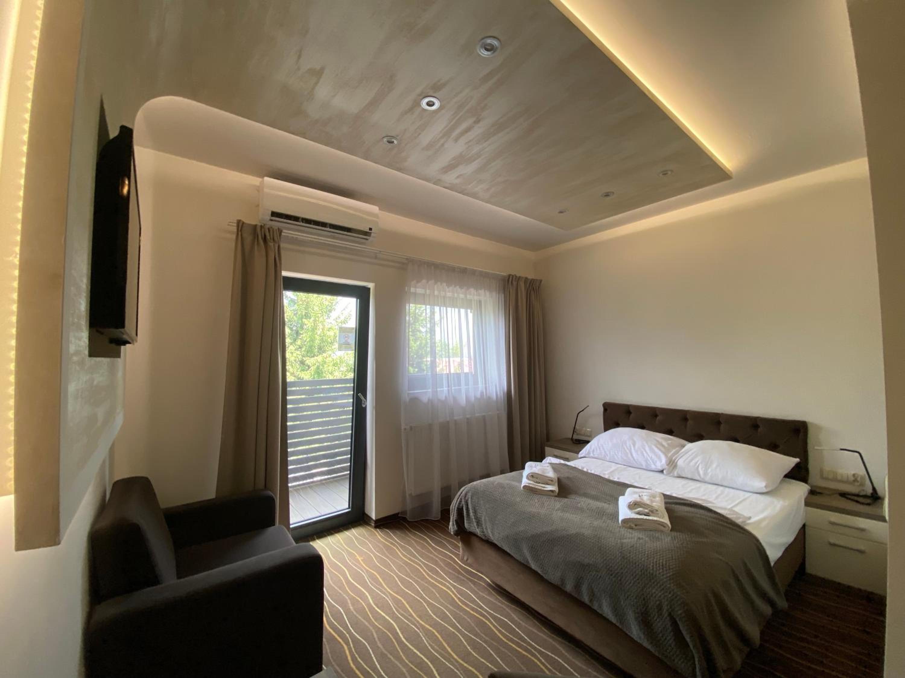 Double Room - Photo 3