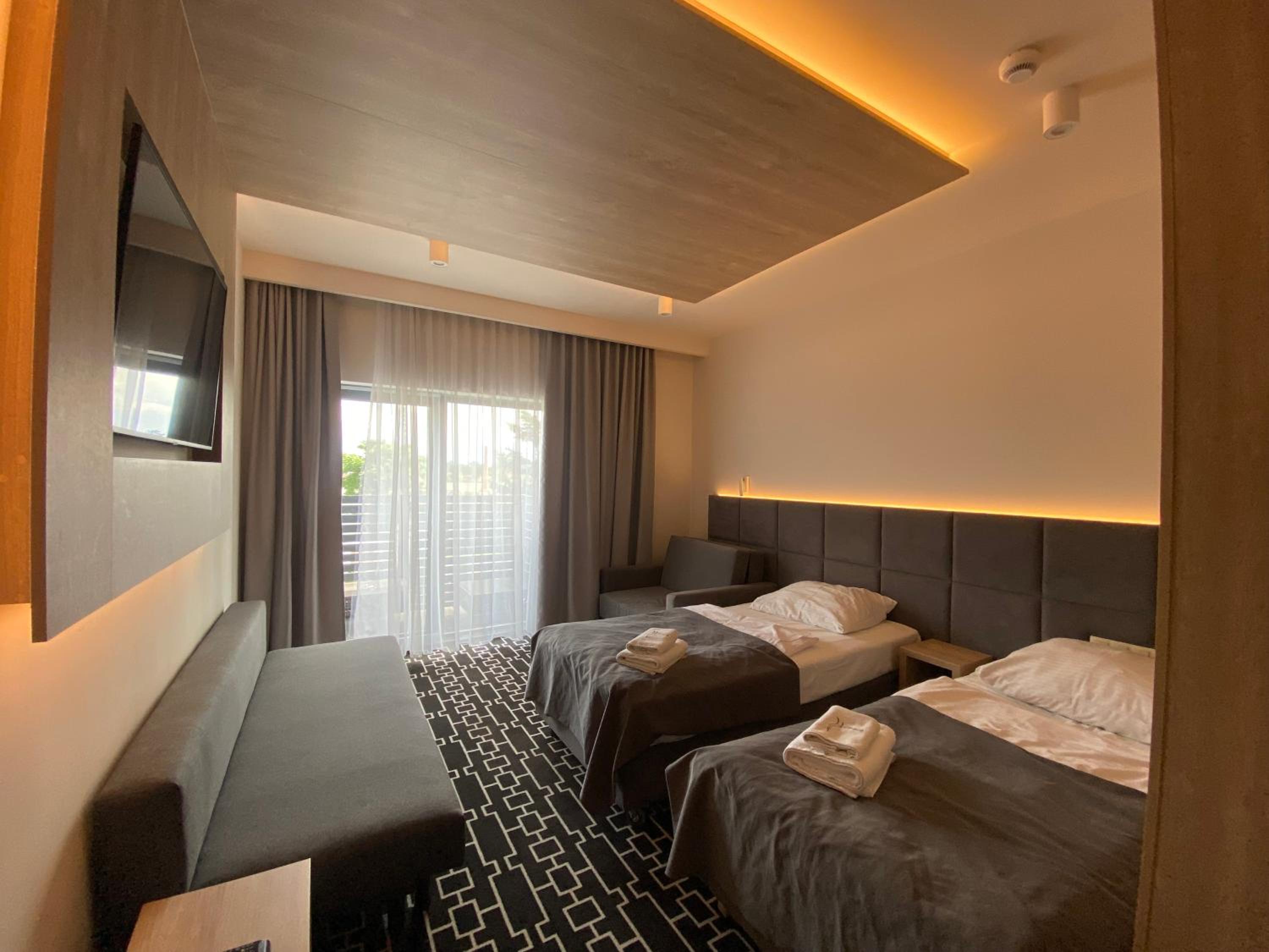 Twin Room with Balcony - Photo 6