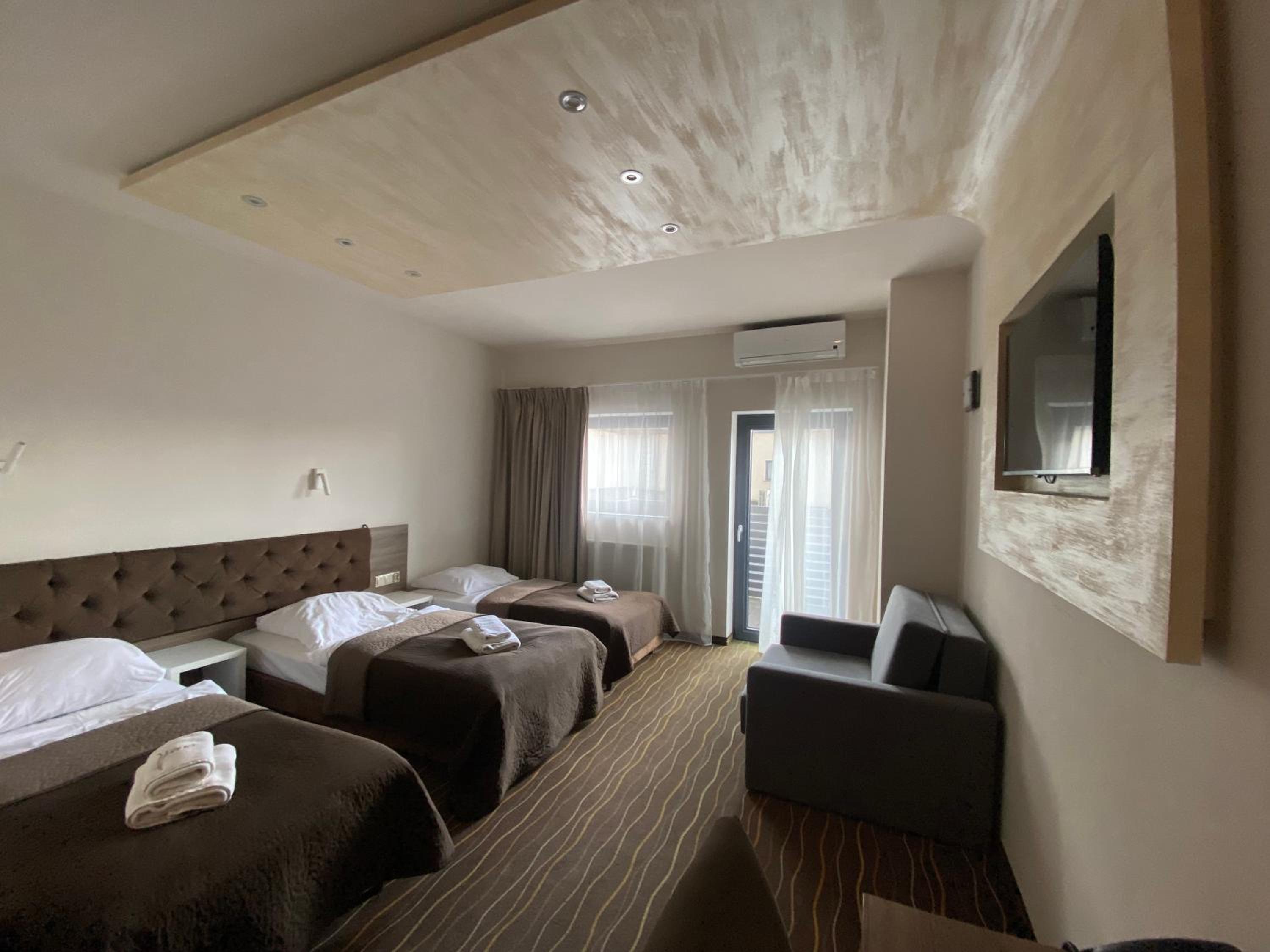 Triple Room - Photo 9