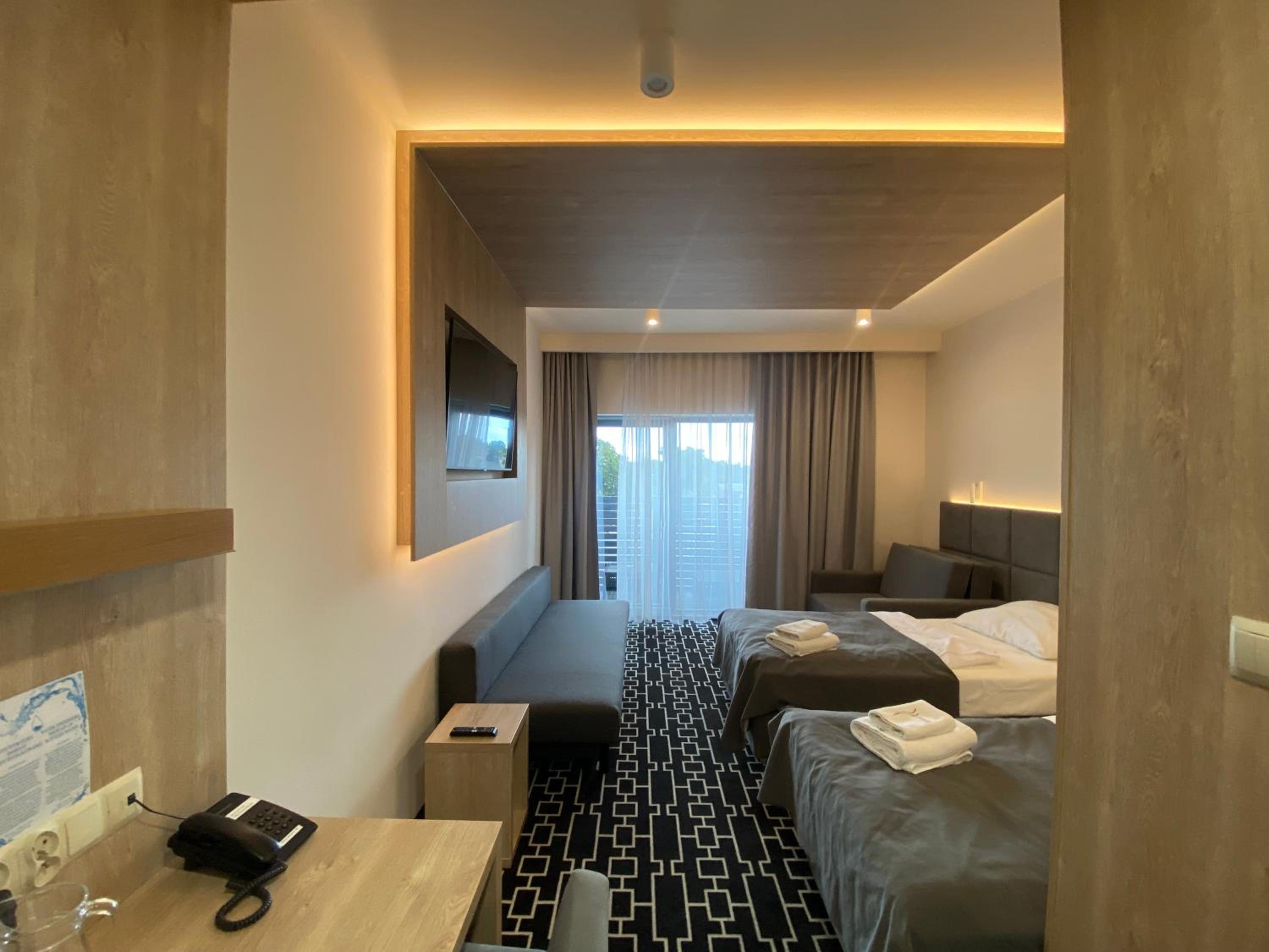 Twin Room with Balcony - Photo 7