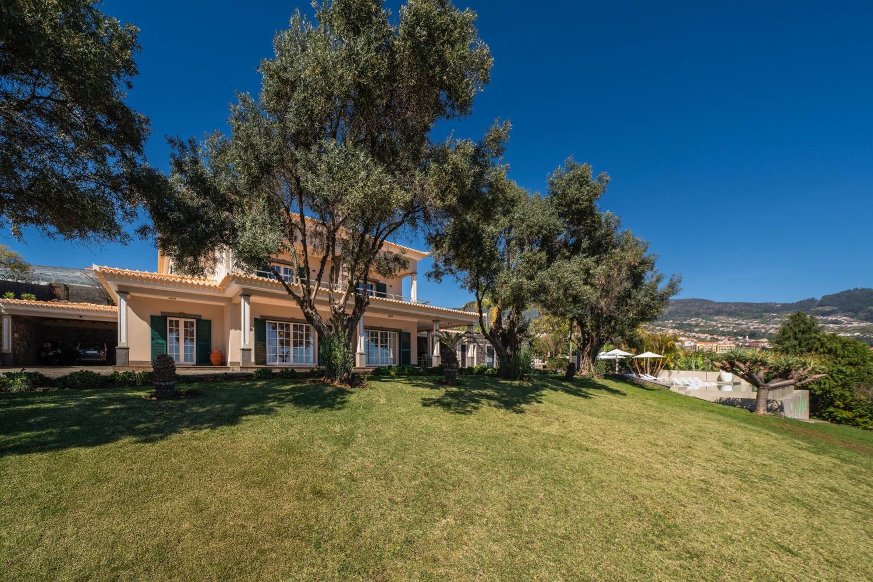 Four-Bedroom Villa photo 3