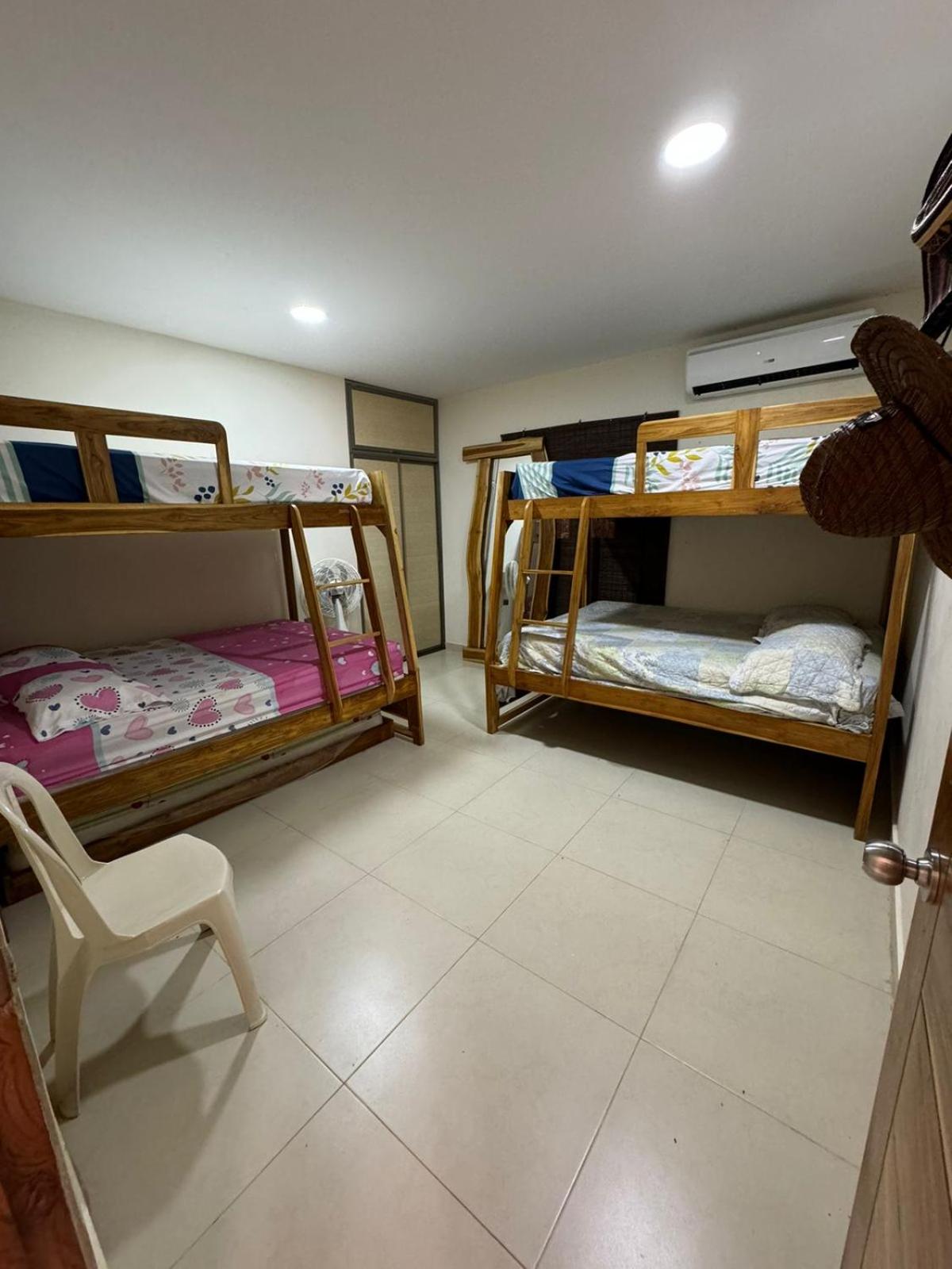 Four-Bedroom House photo 2
